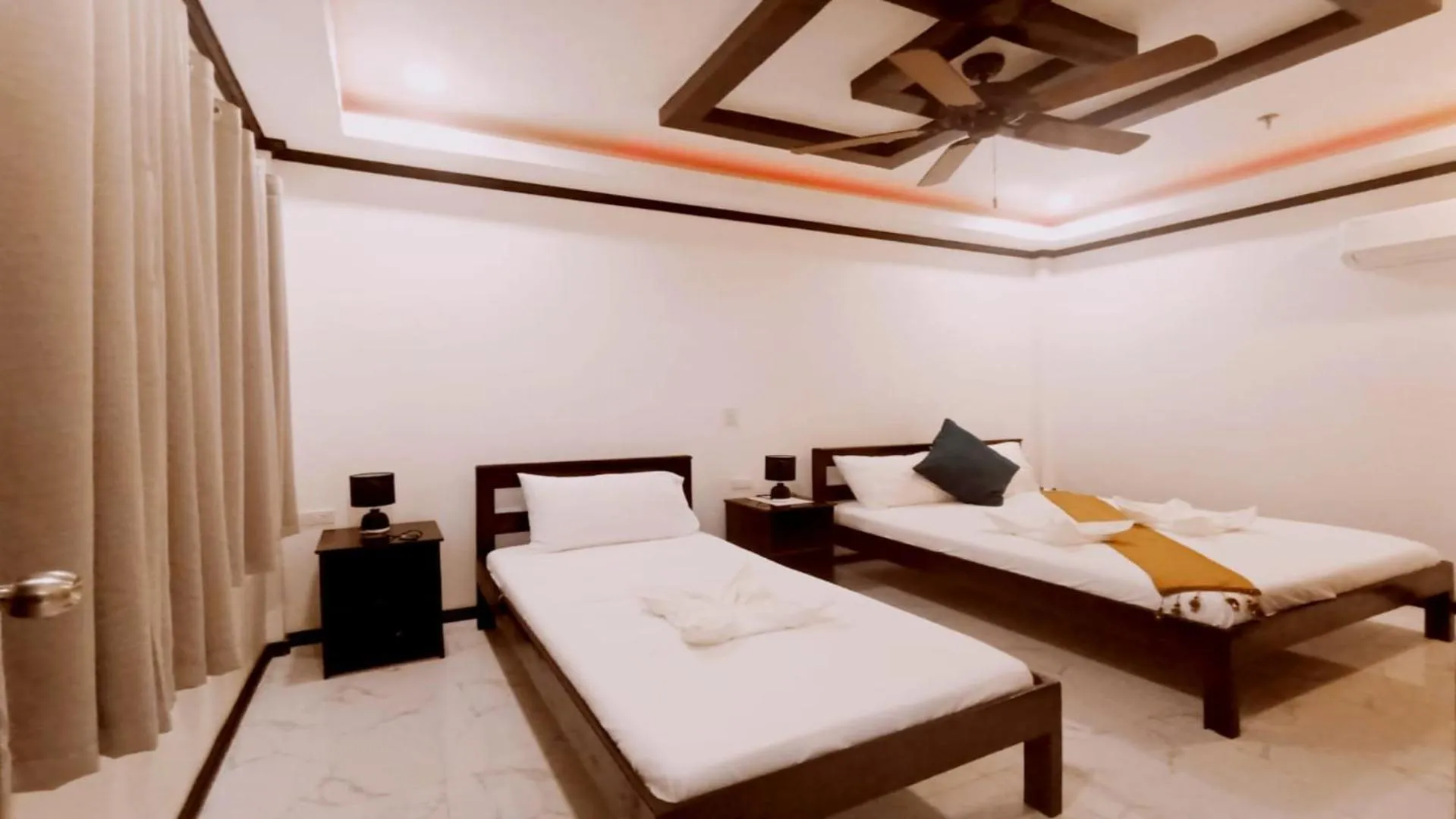 Bed in Hotel Oasis Port Barton