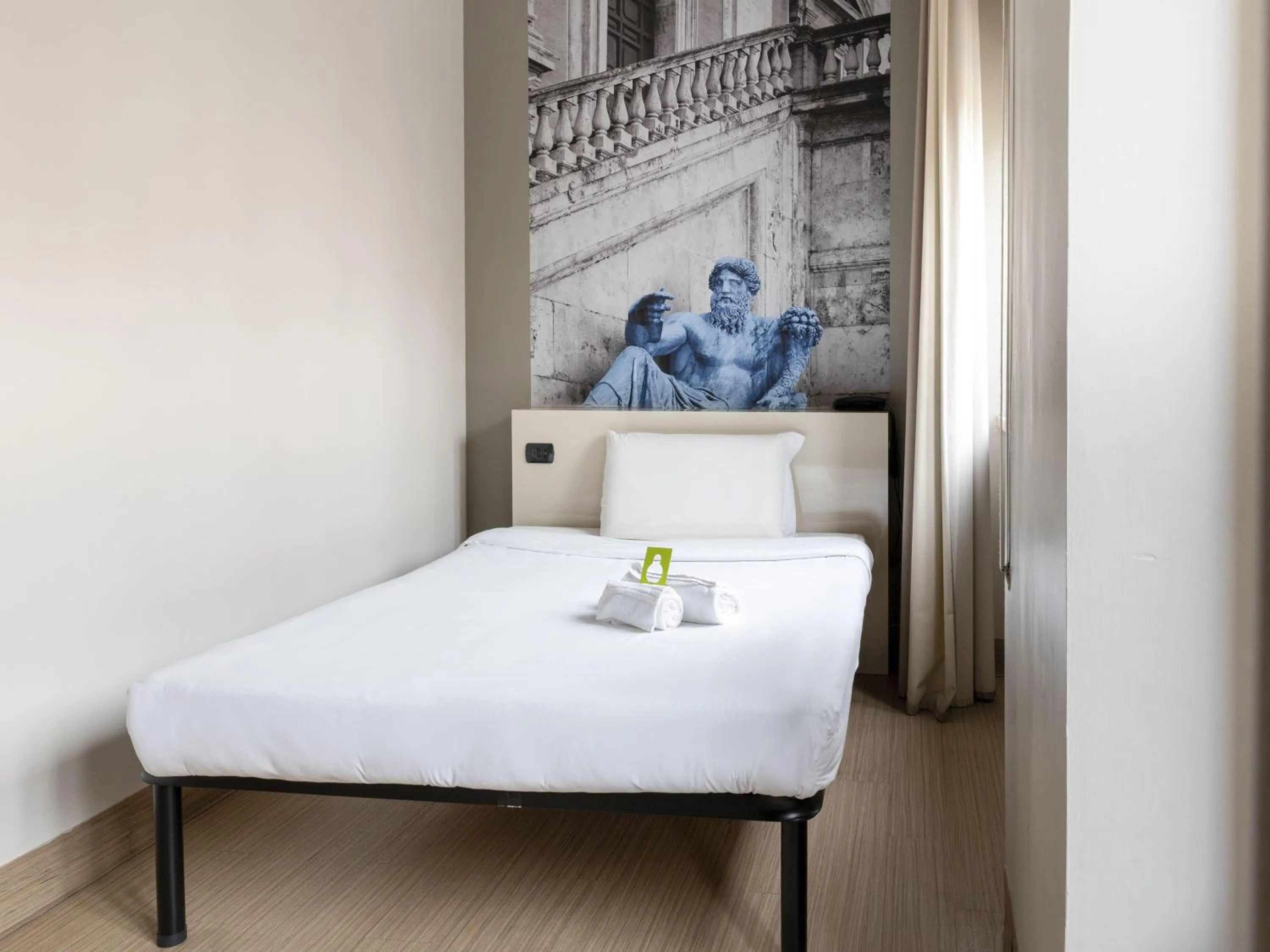 Photo of the whole room, Bed in B&B Hotel Roma Trastevere