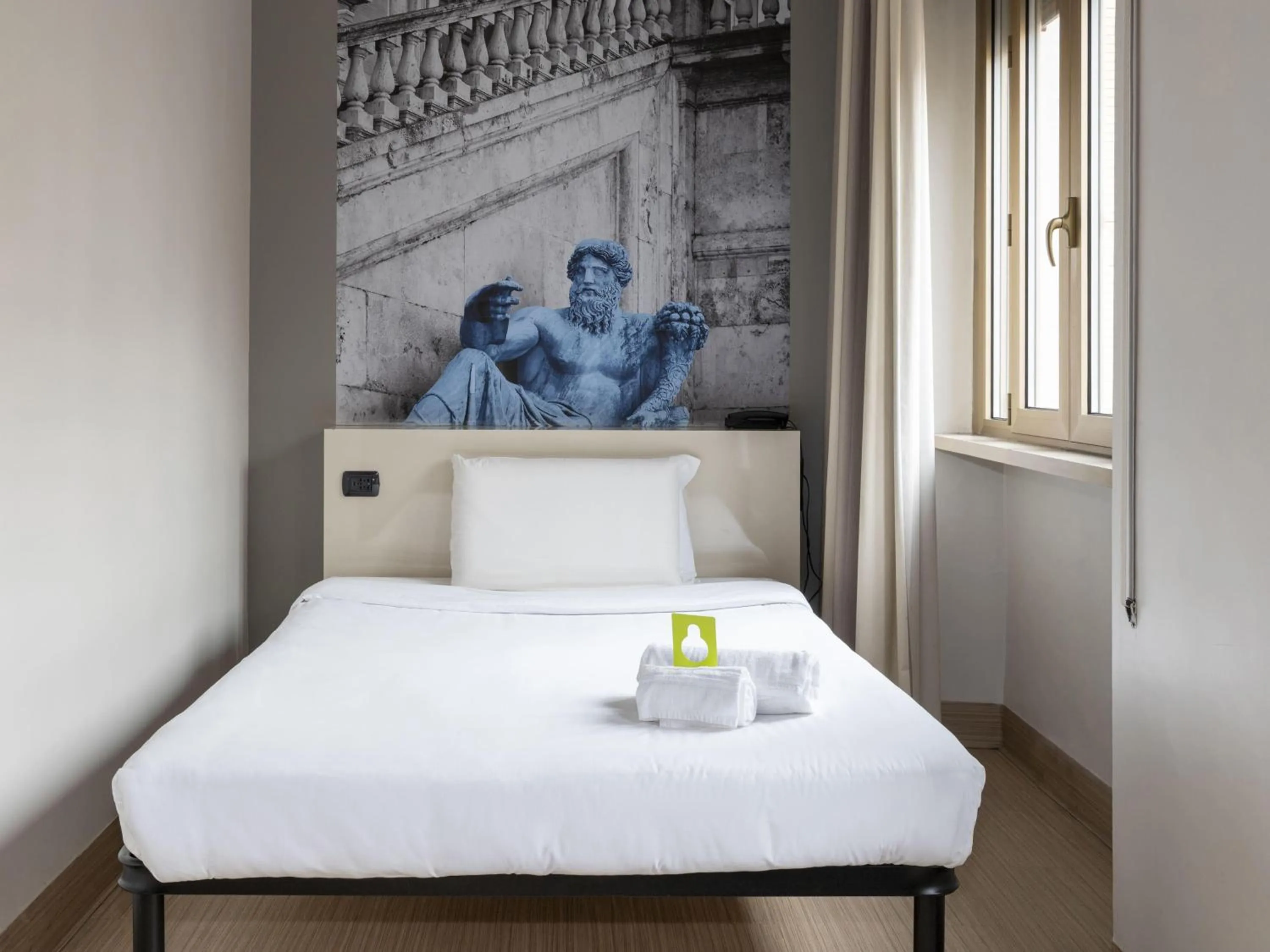 Photo of the whole room, Bed in B&B Hotel Roma Trastevere