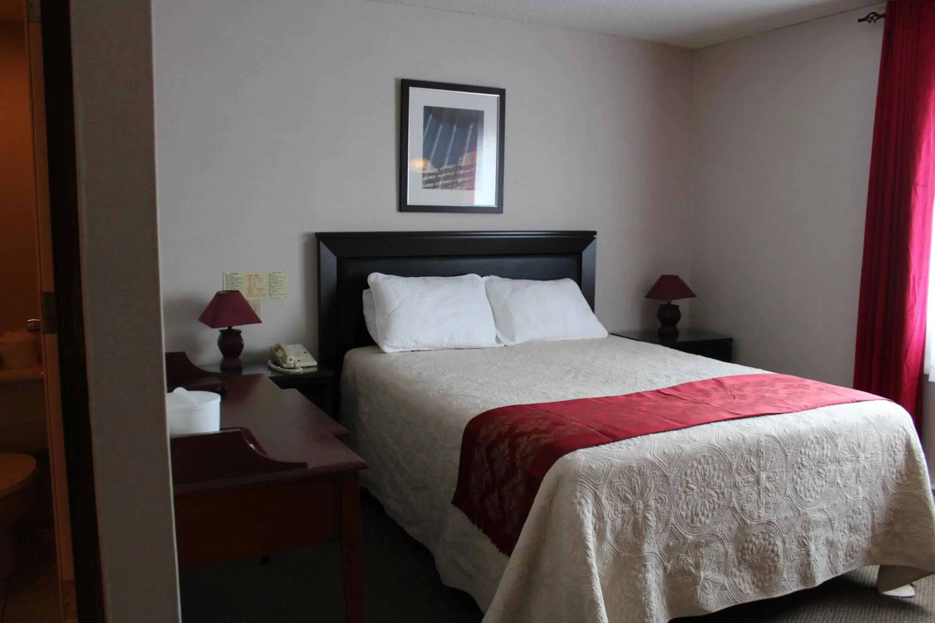Queen Room in Motel Capri & Suites Queen Room in Motel Capri & Suites