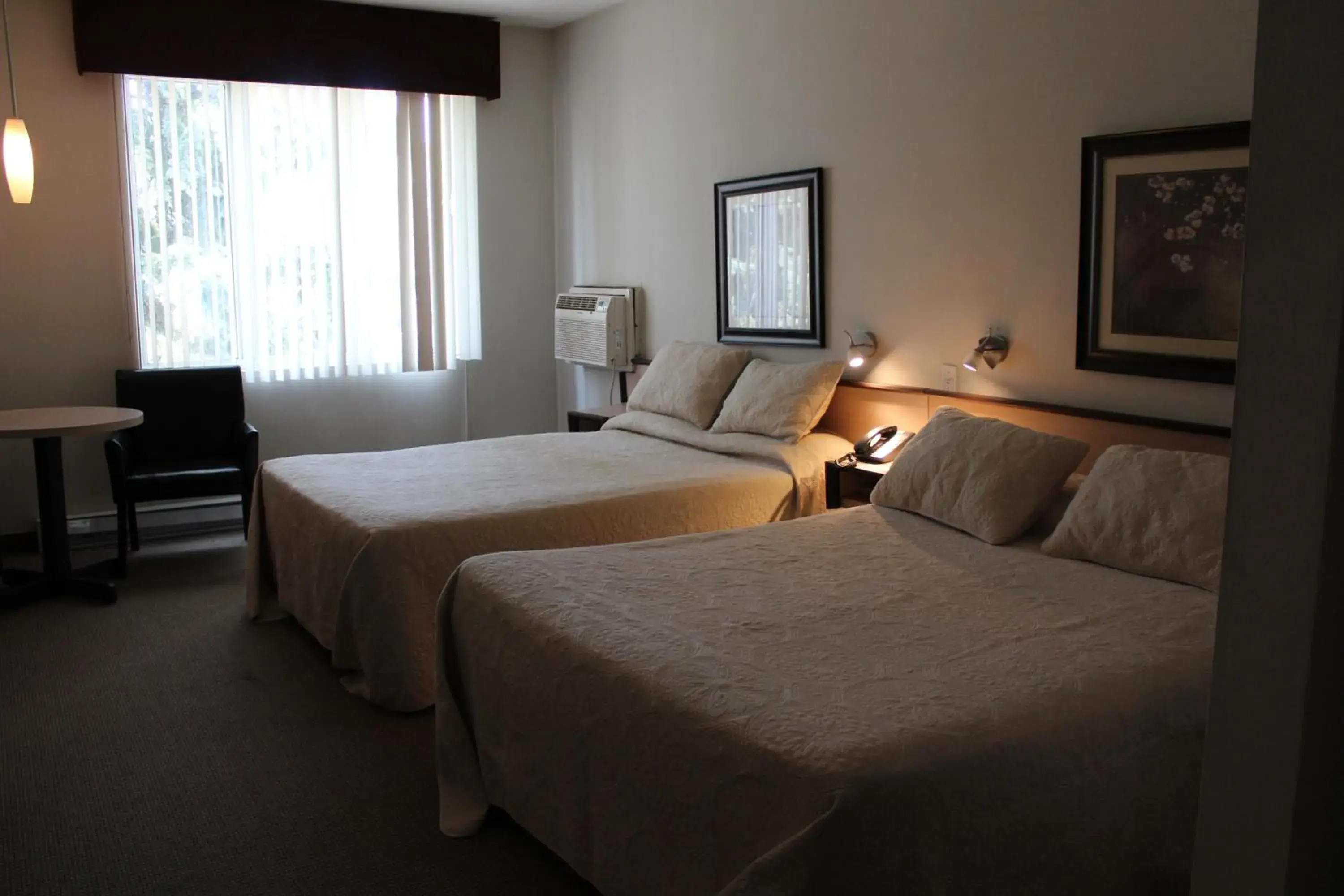 Queen Room with Two Queen Beds in Motel Capri & Suites Queen Room with Two Queen Beds in Motel Capri & Suites