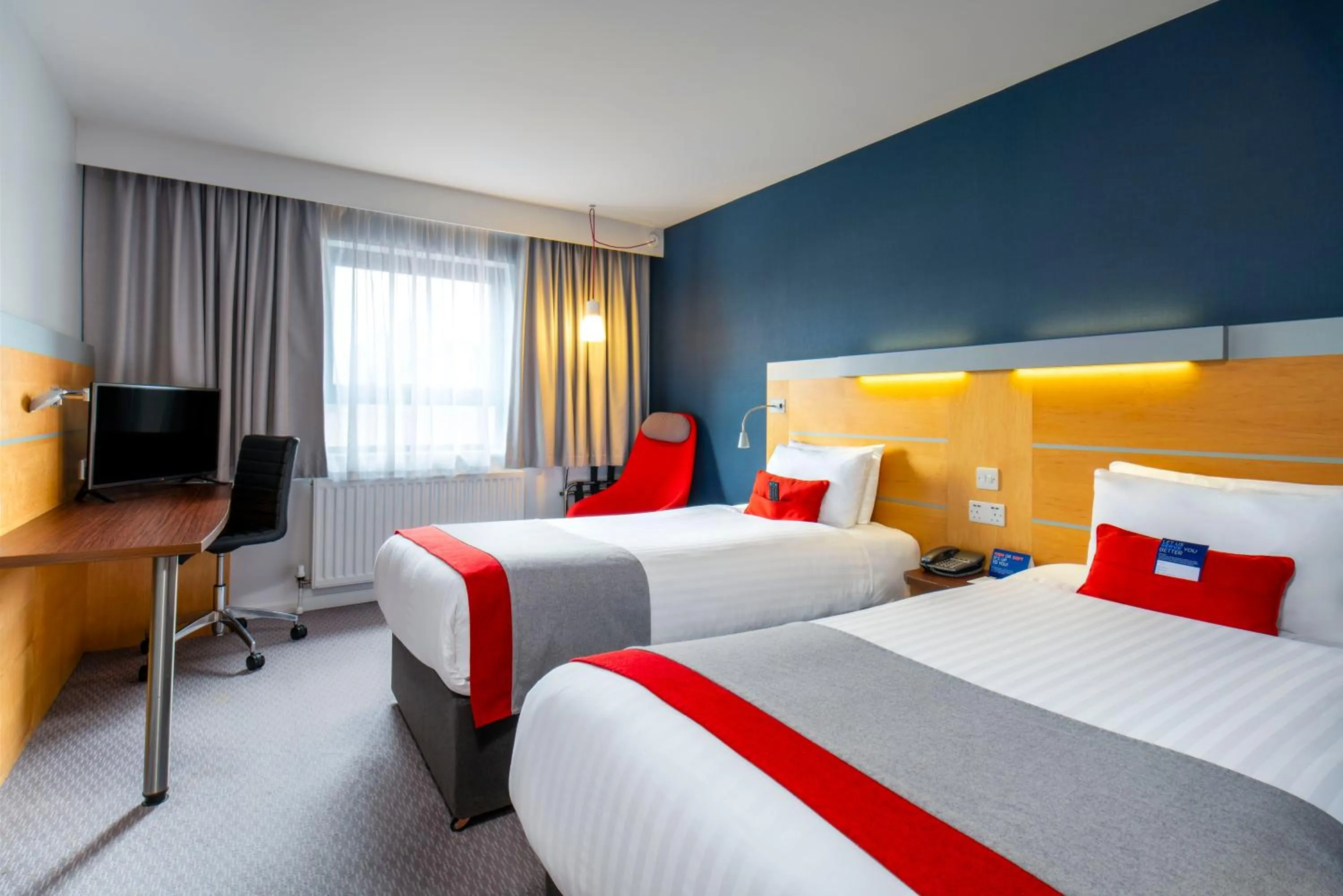 Photo of the whole room, Bed in Holiday Inn Express Antrim by IHG