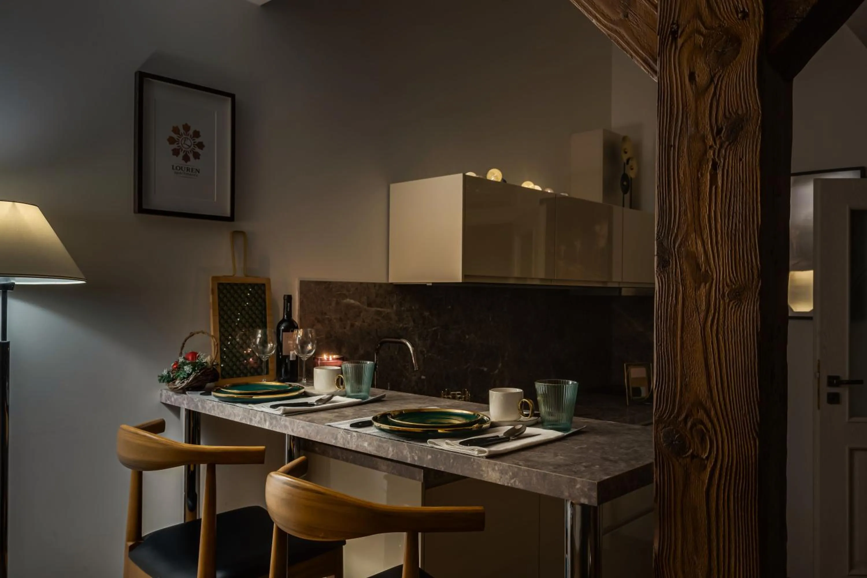 Kitchen or kitchenette in Louren Apartments