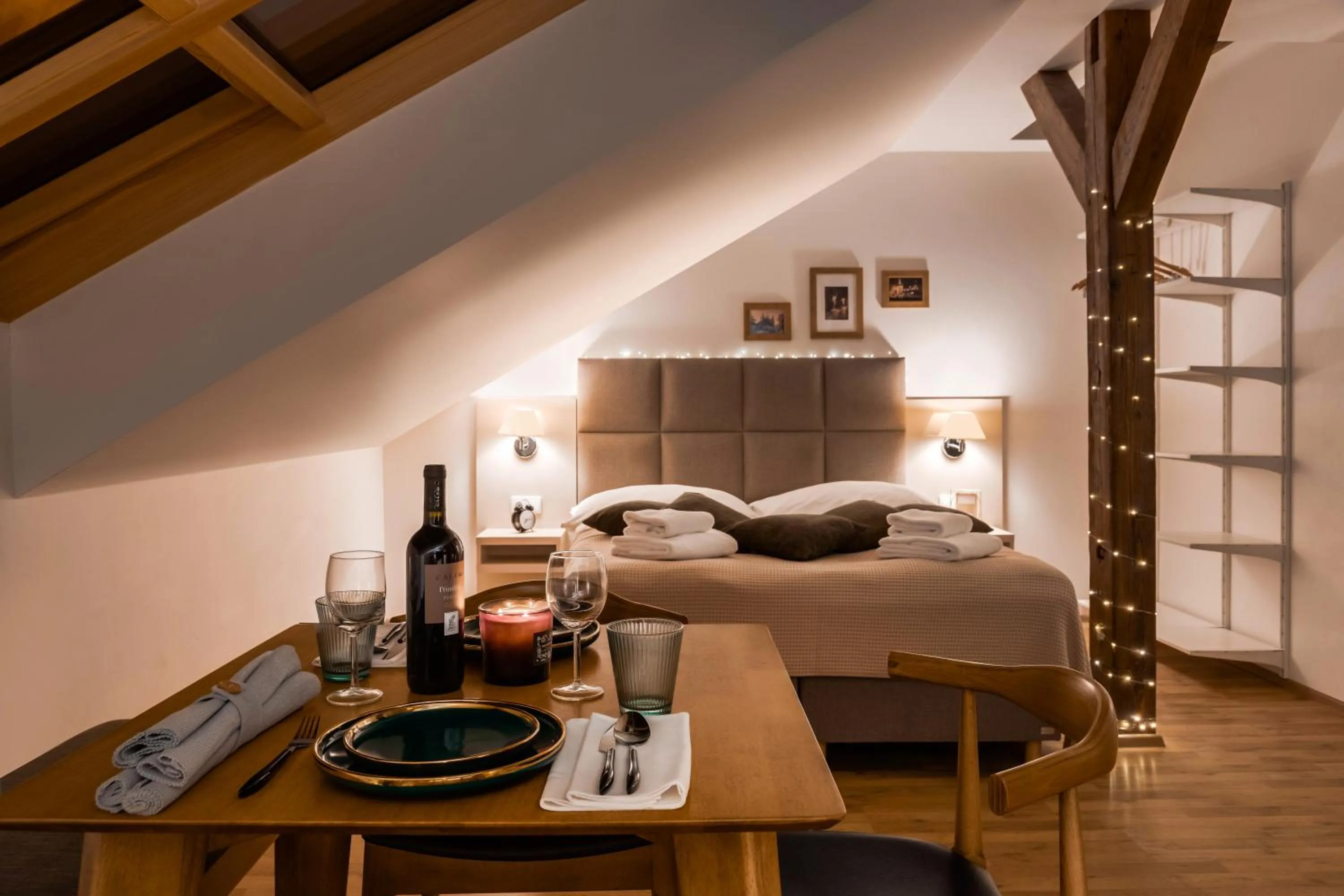 Bed in Louren Apartments