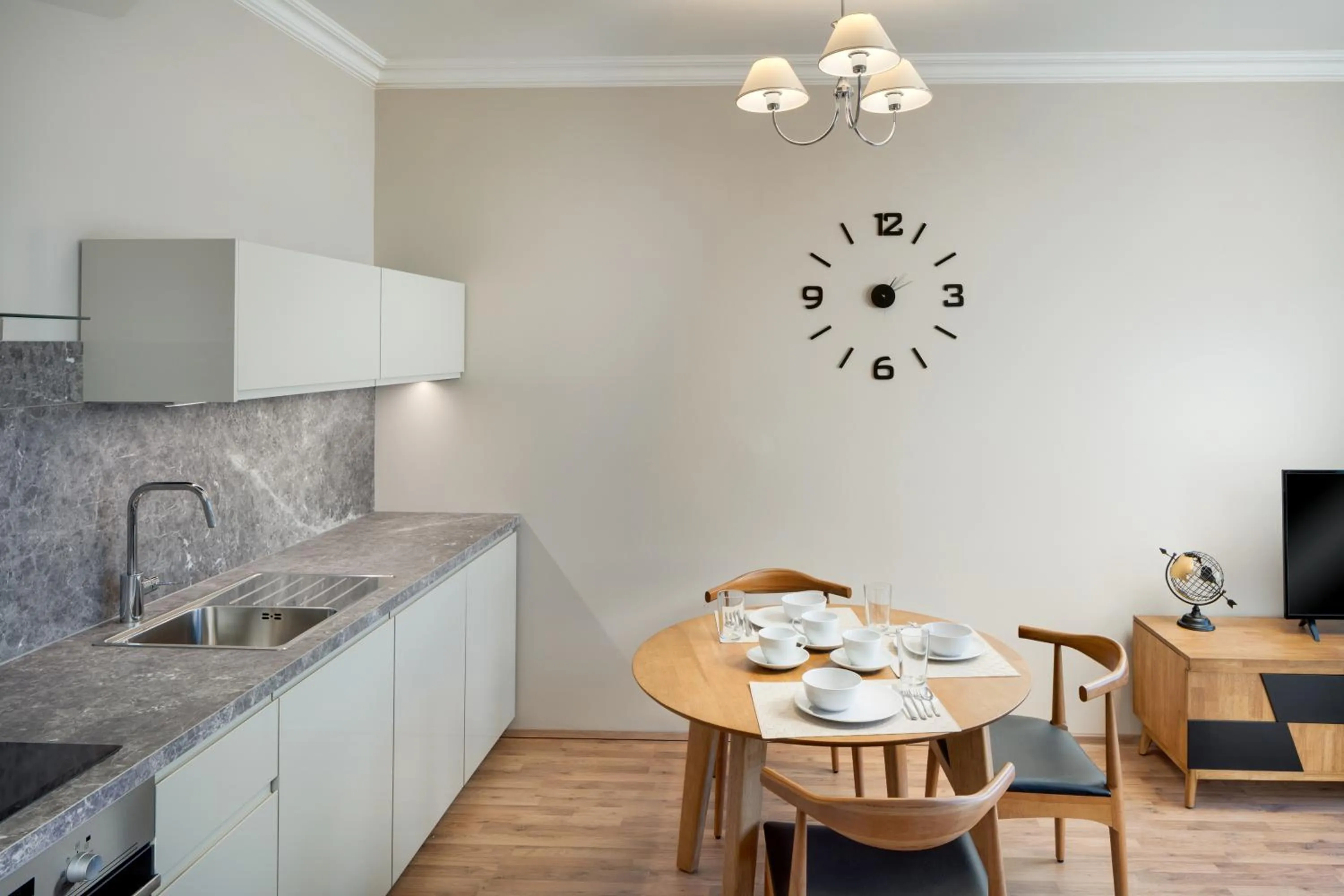 Kitchen or kitchenette in Louren Apartments