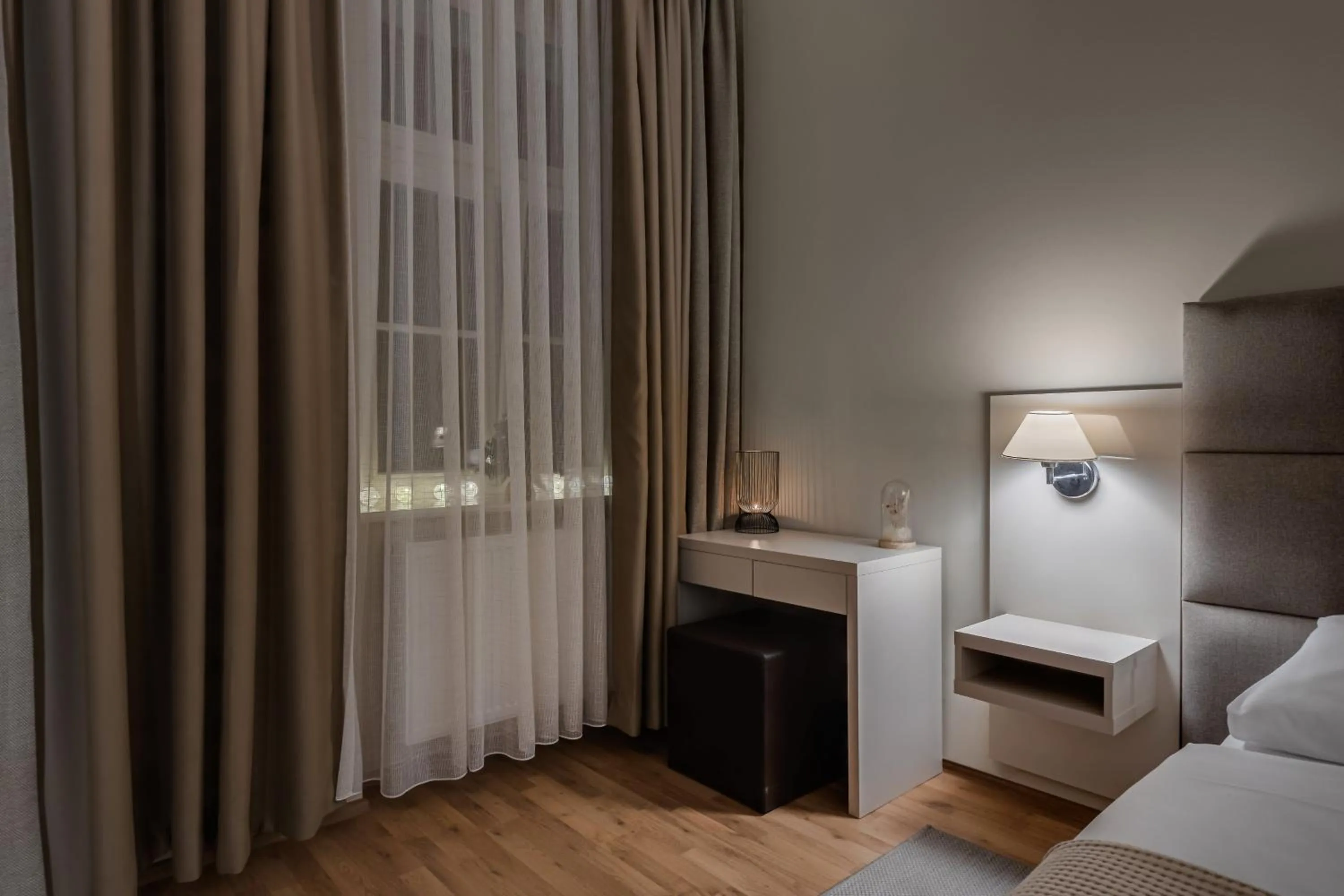 Bed in Louren Apartments