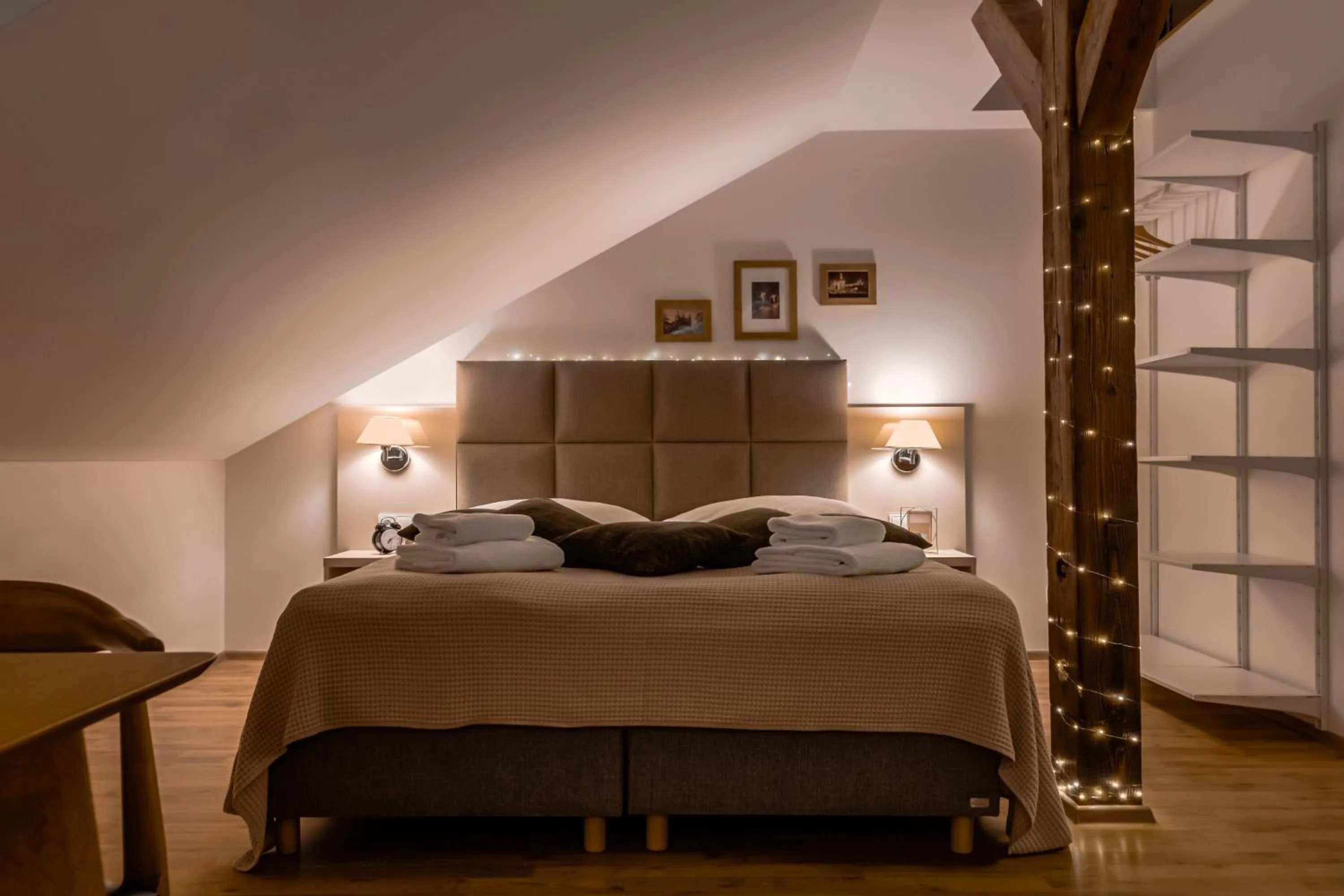 Bed in Louren Apartments