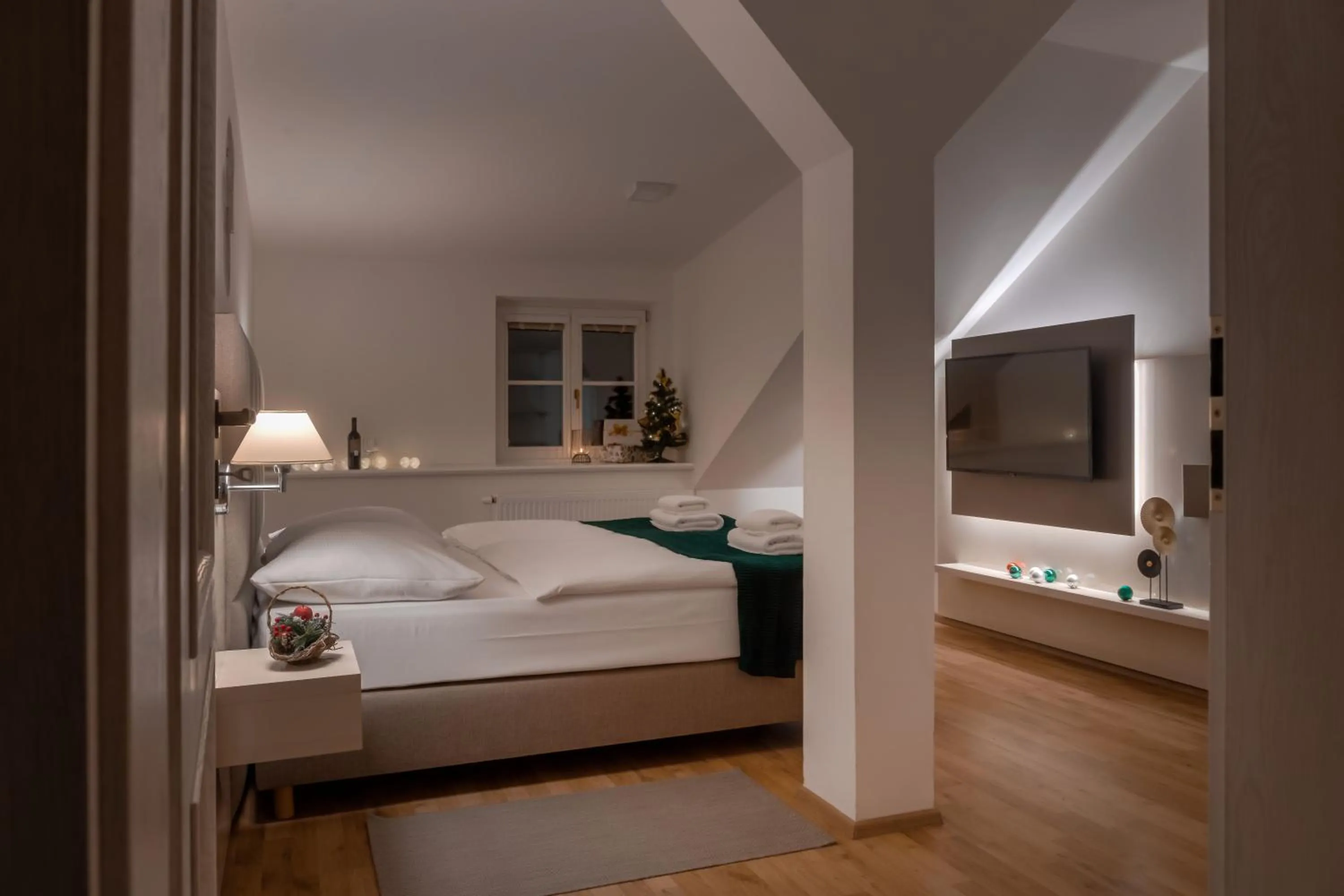 Bed in Louren Apartments