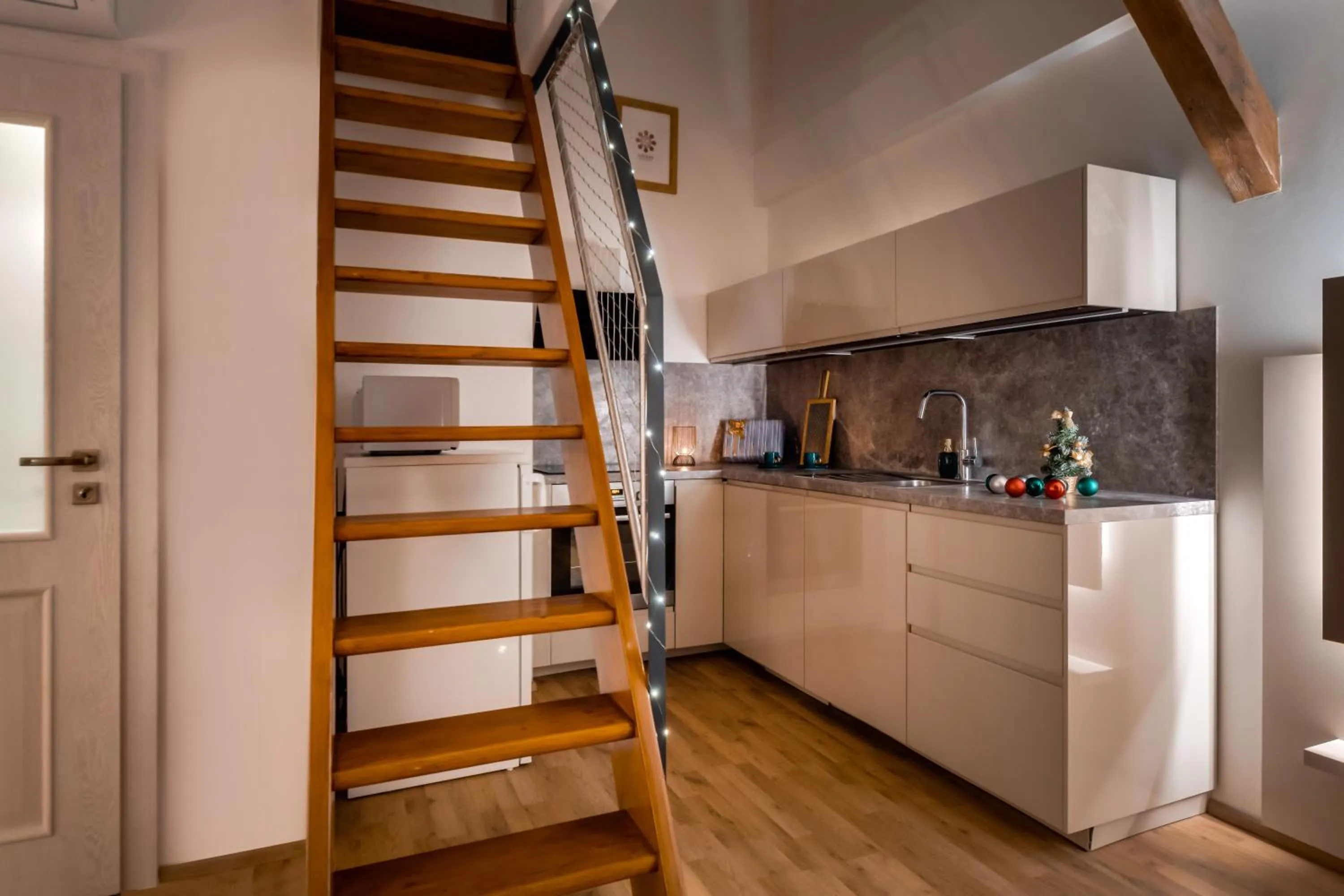 Kitchen or kitchenette in Louren Apartments