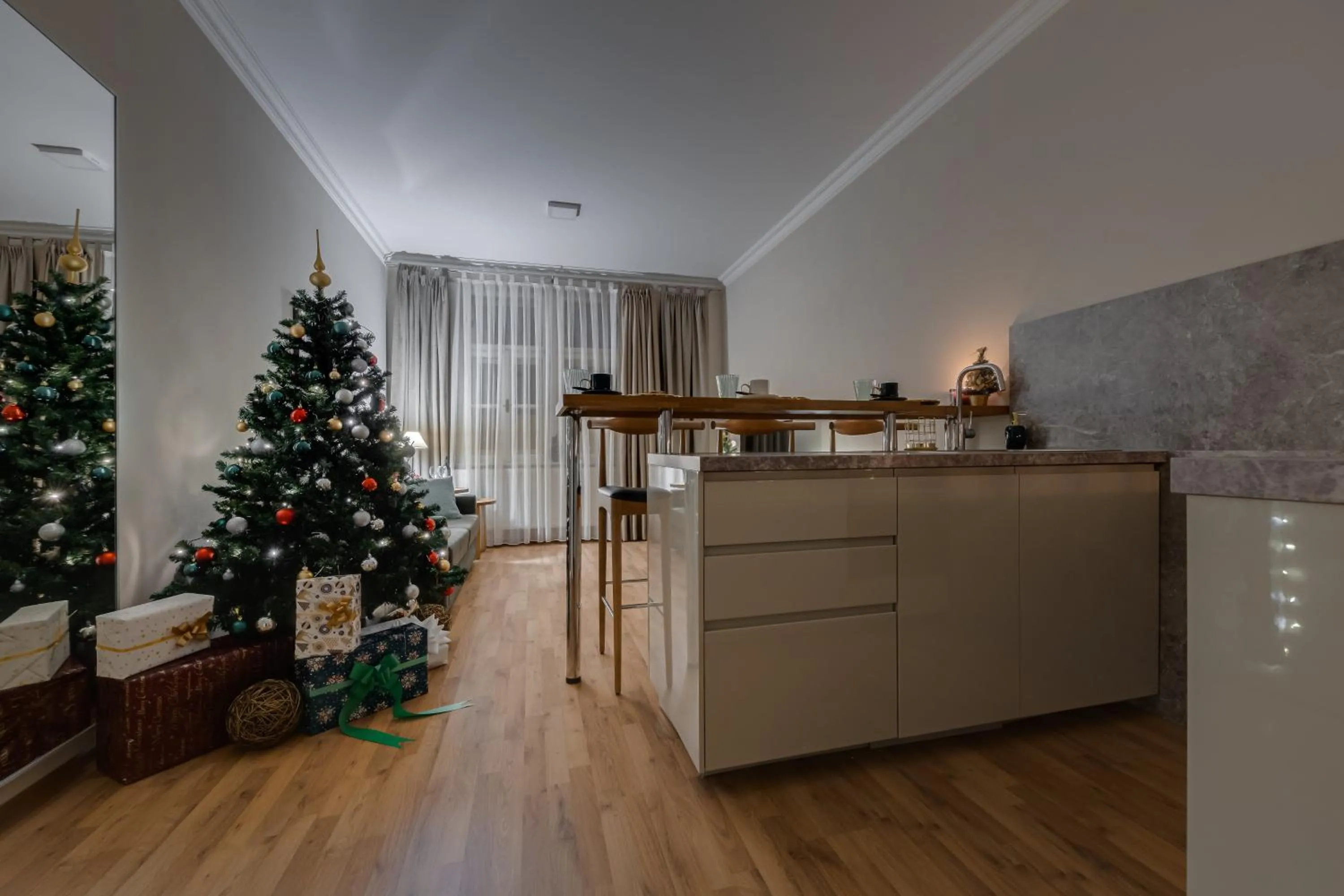 Kitchen or kitchenette in Louren Apartments