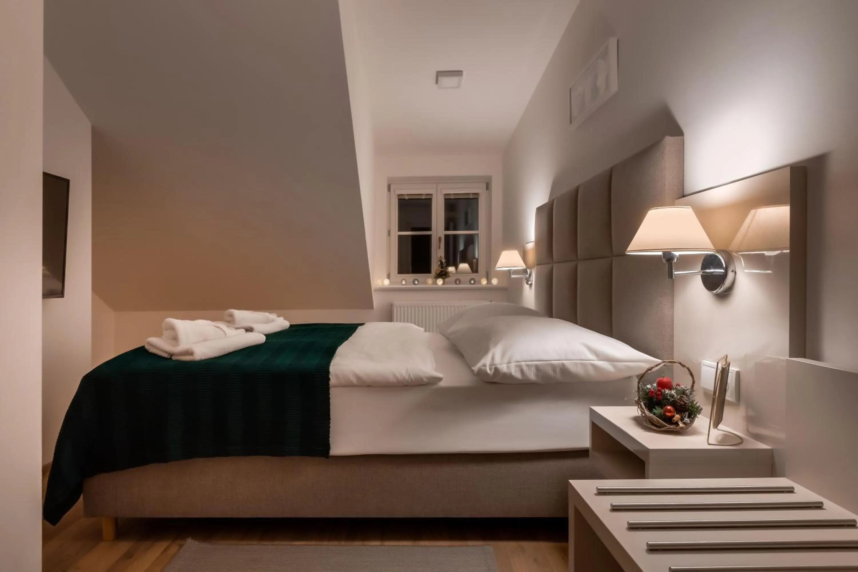 Bed in Louren Apartments