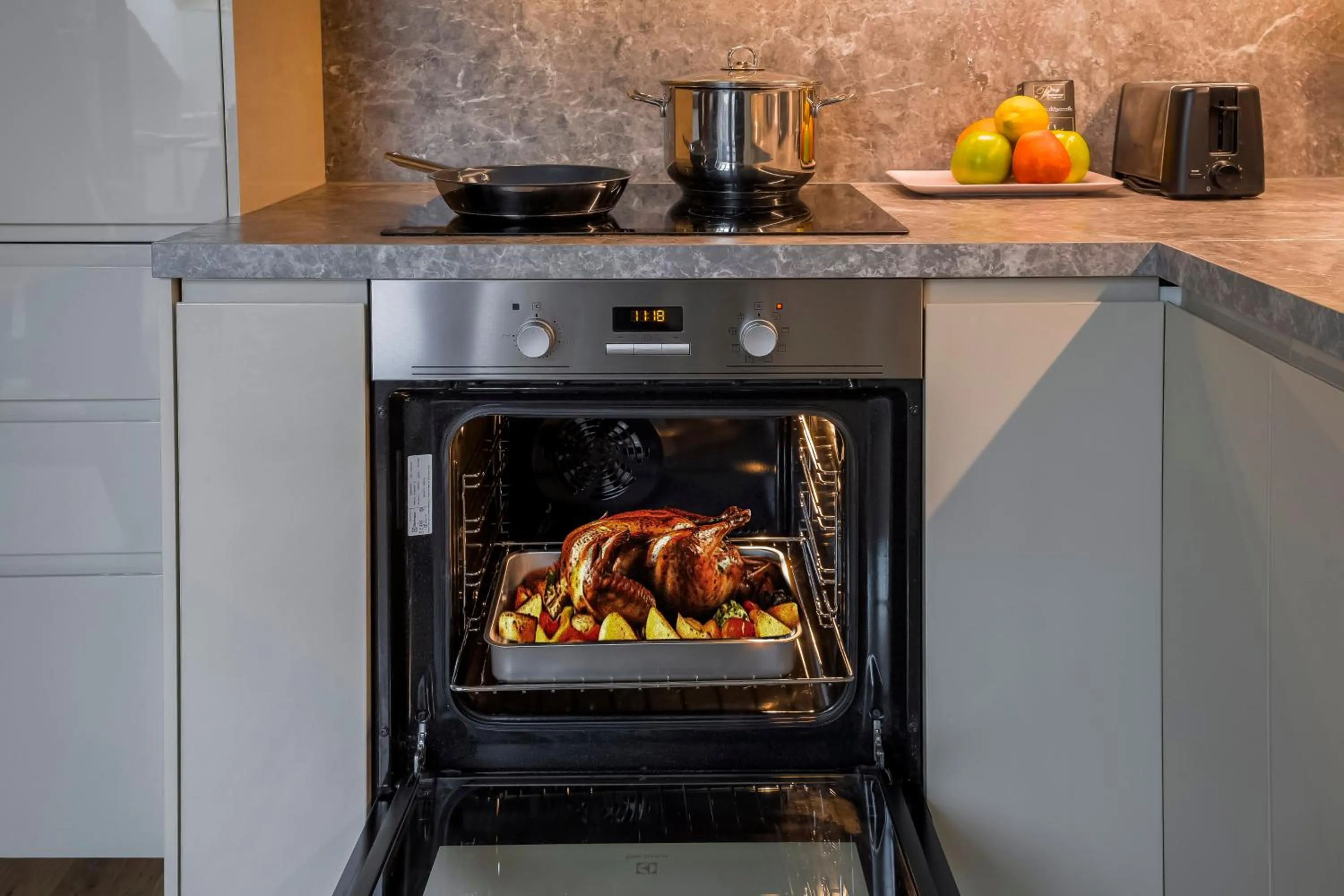 Coffee/tea facilities in Louren Apartments