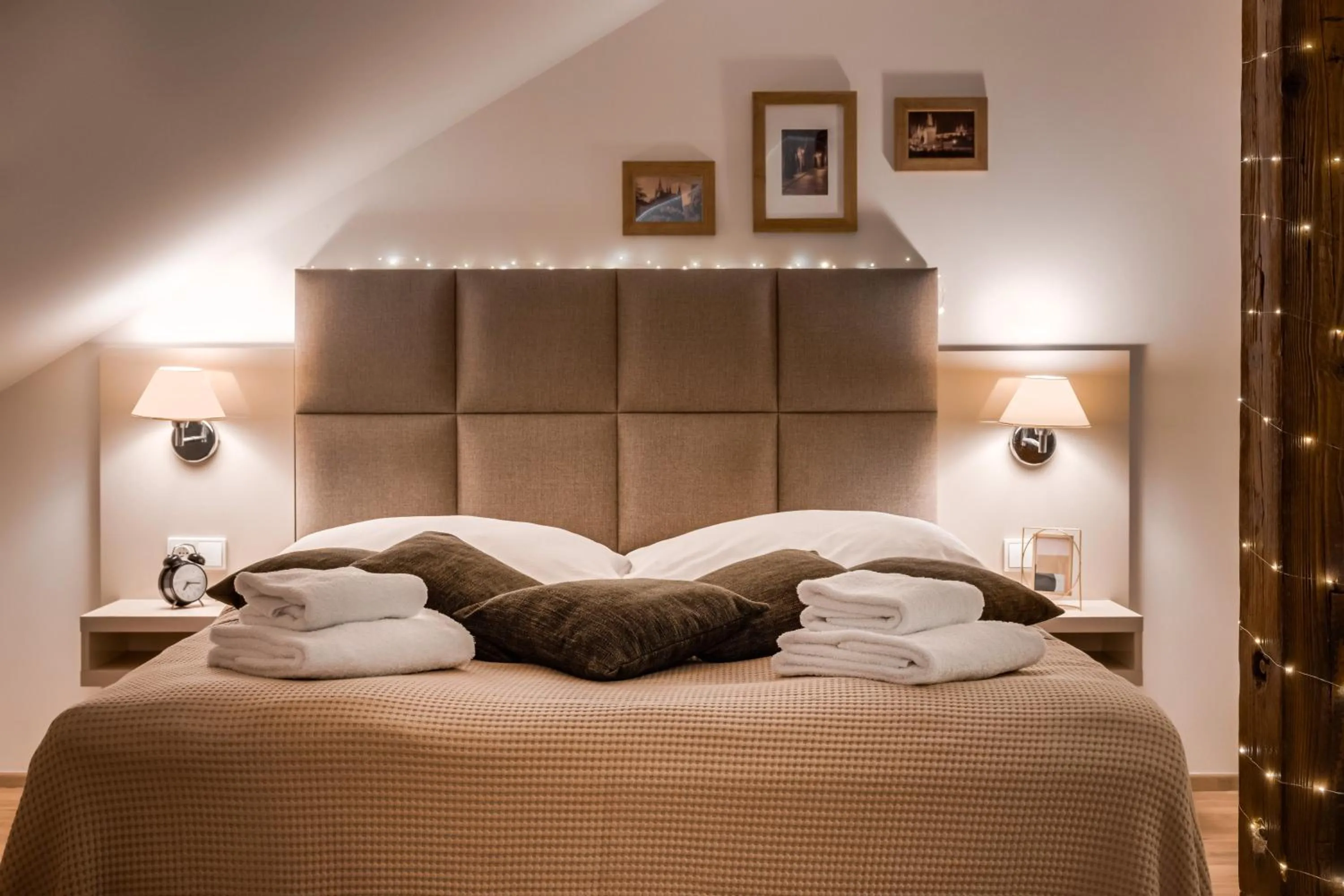 Bed in Louren Apartments