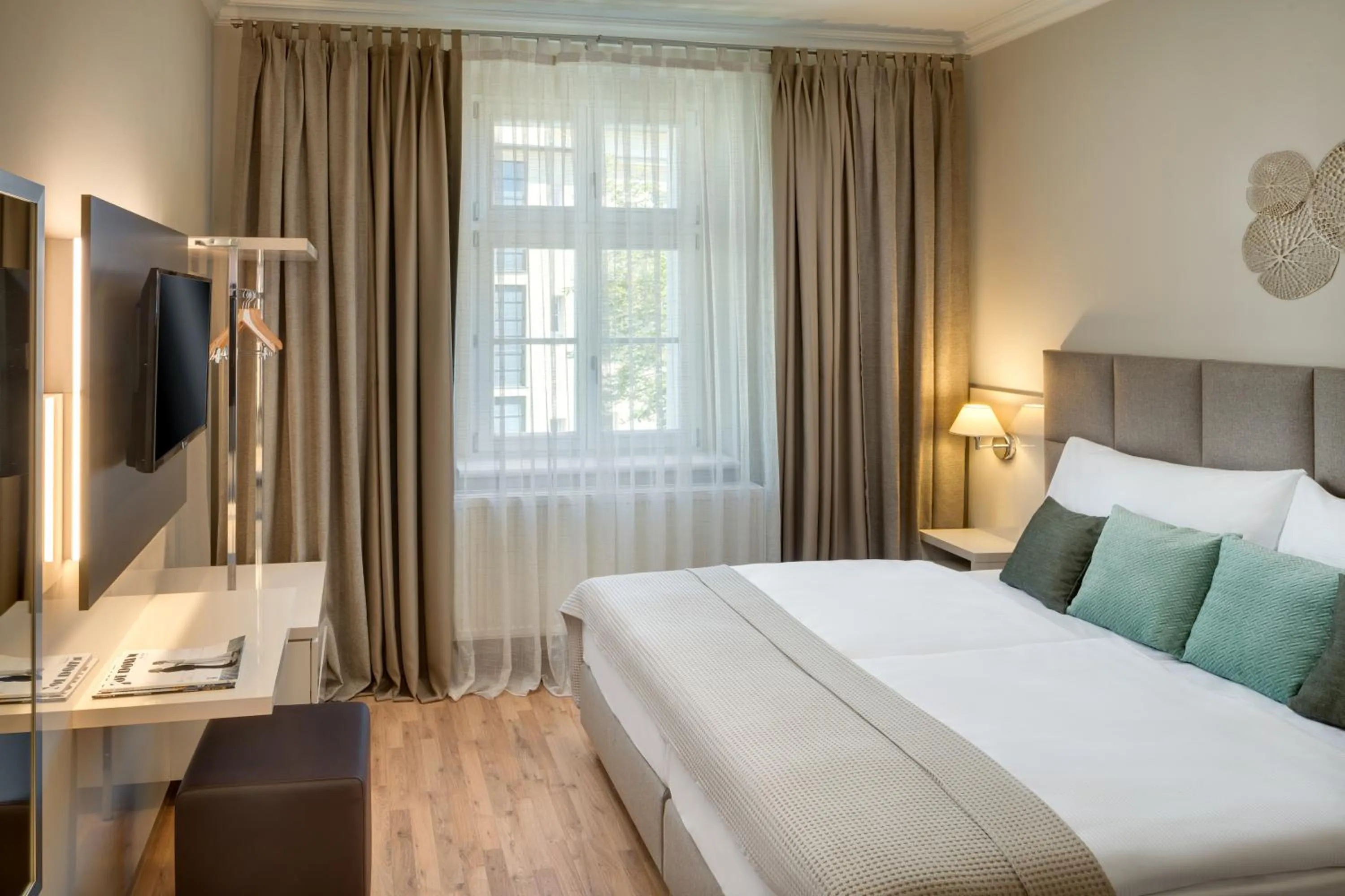 Bed in Louren Apartments