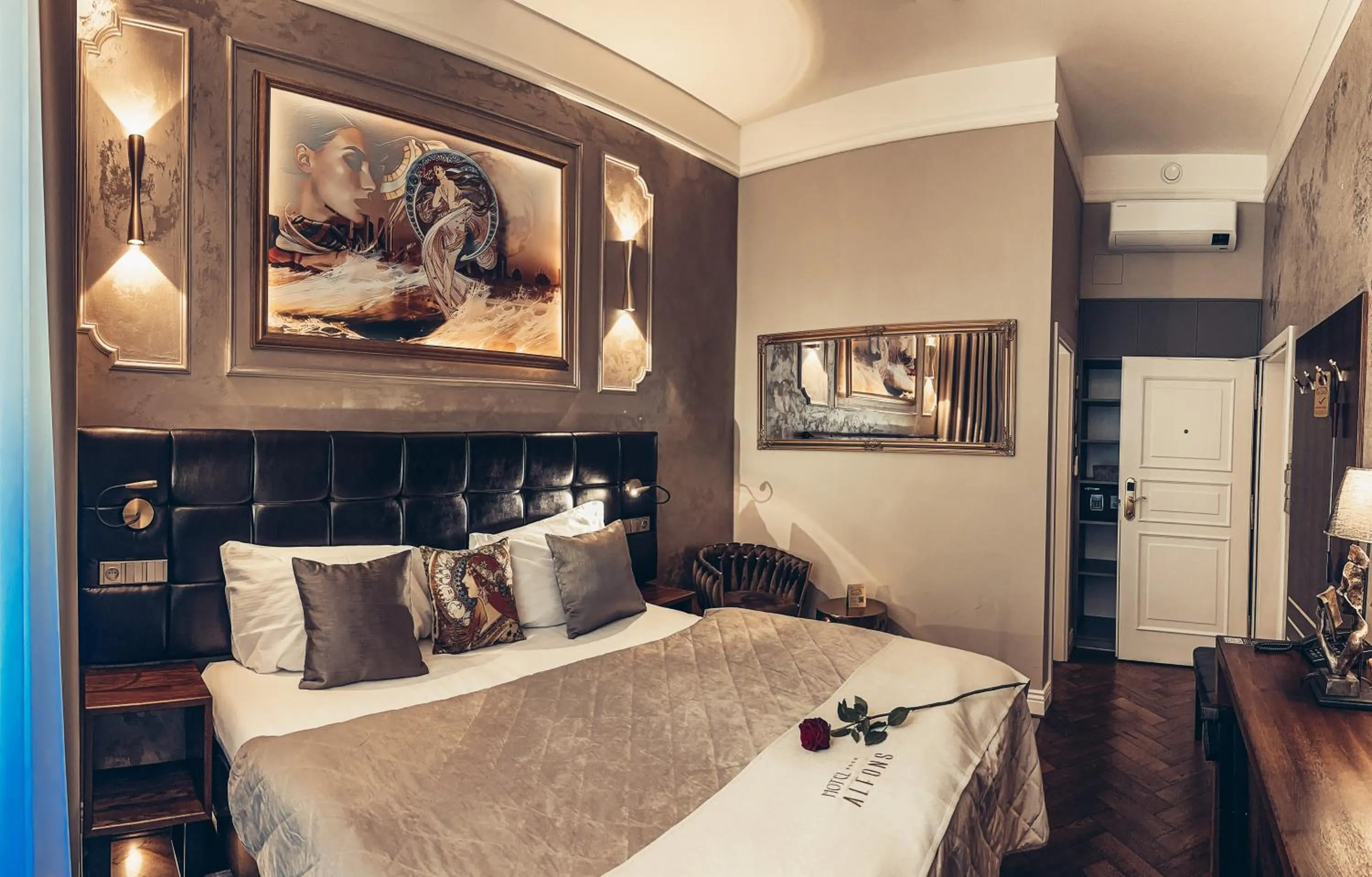 Bed in Alfons Boutique Hotel