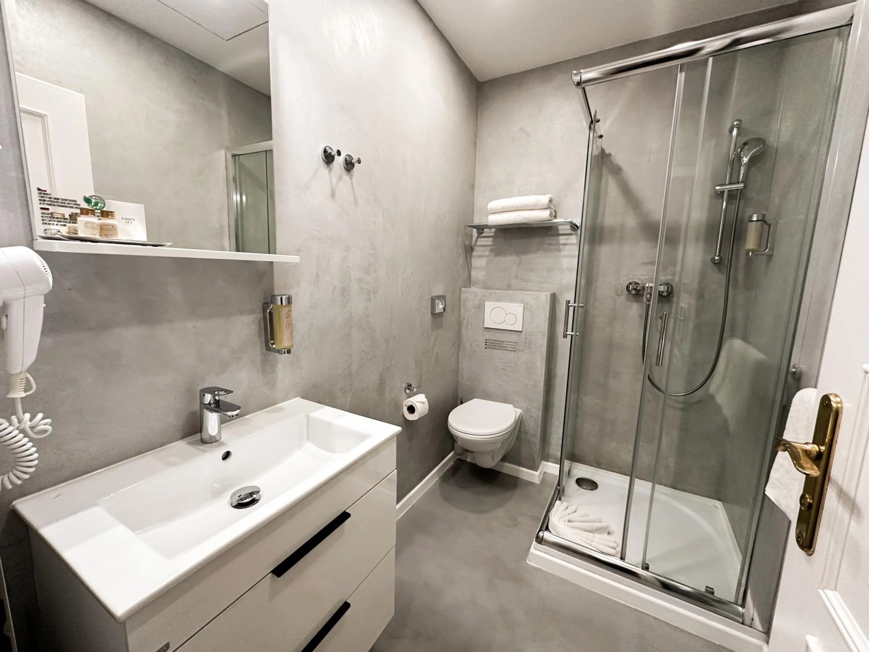 Bathroom in Alfons Boutique Hotel