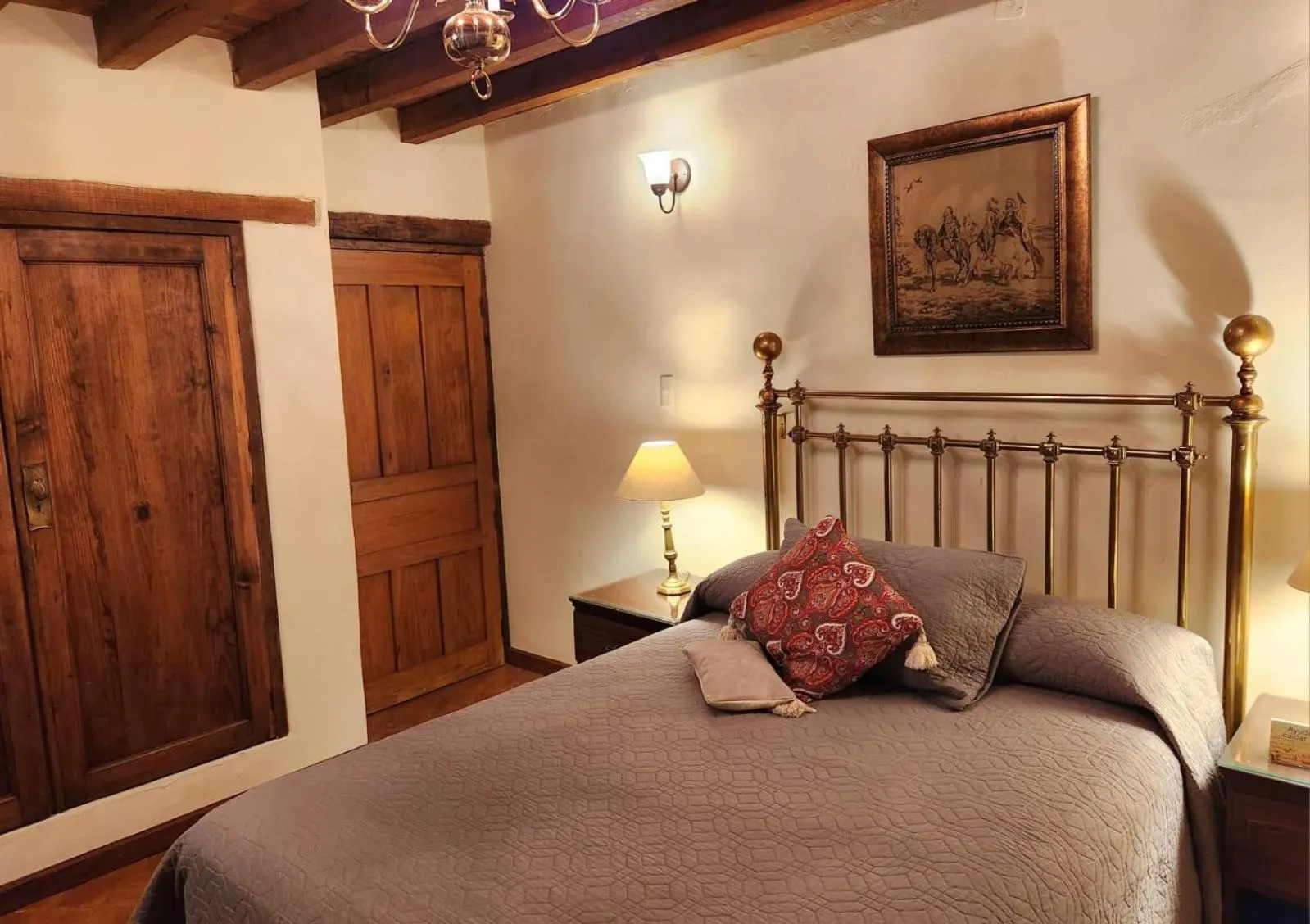 Bed in El Meson de los Poetas