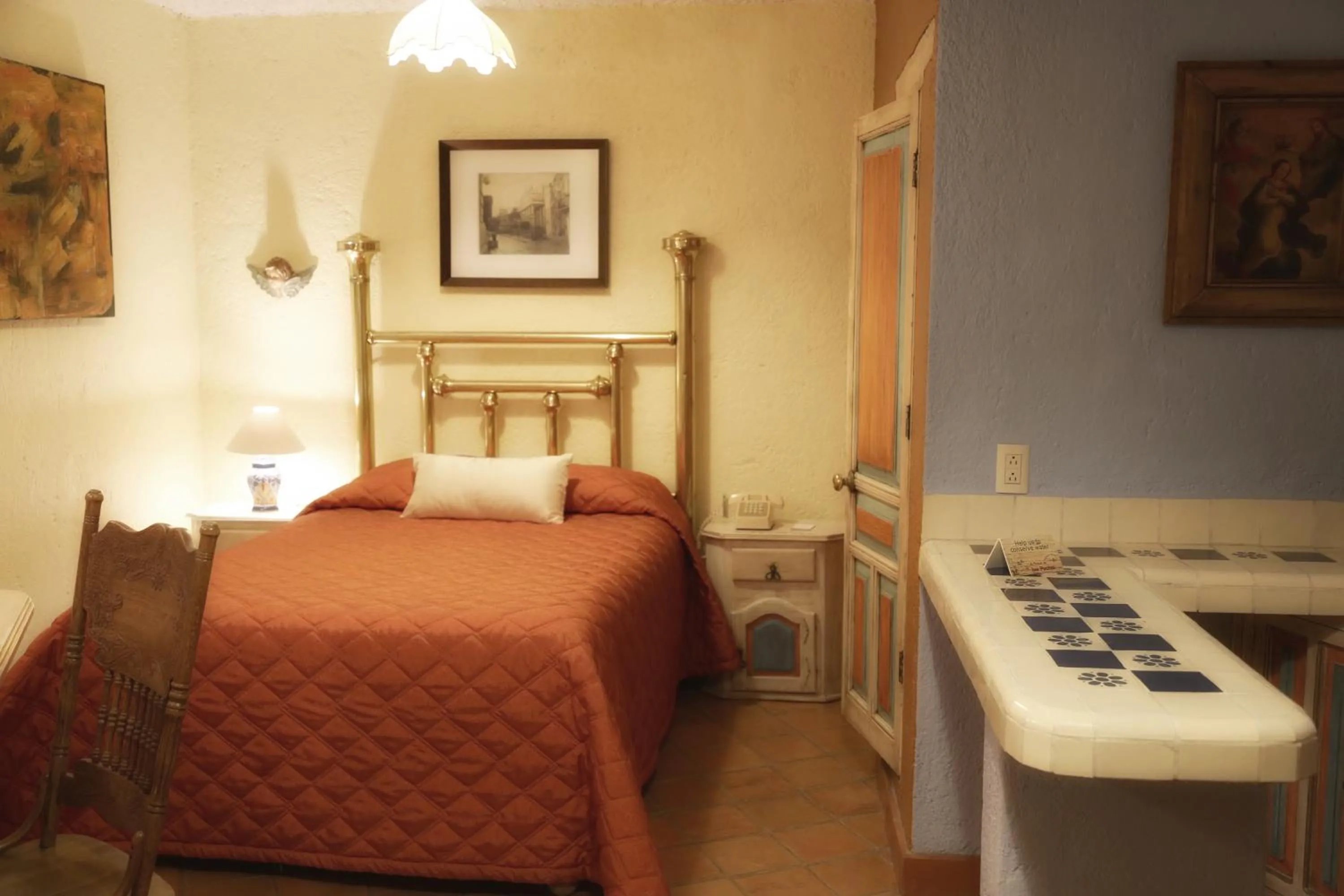 Photo of the whole room, Bed in El Meson de los Poetas