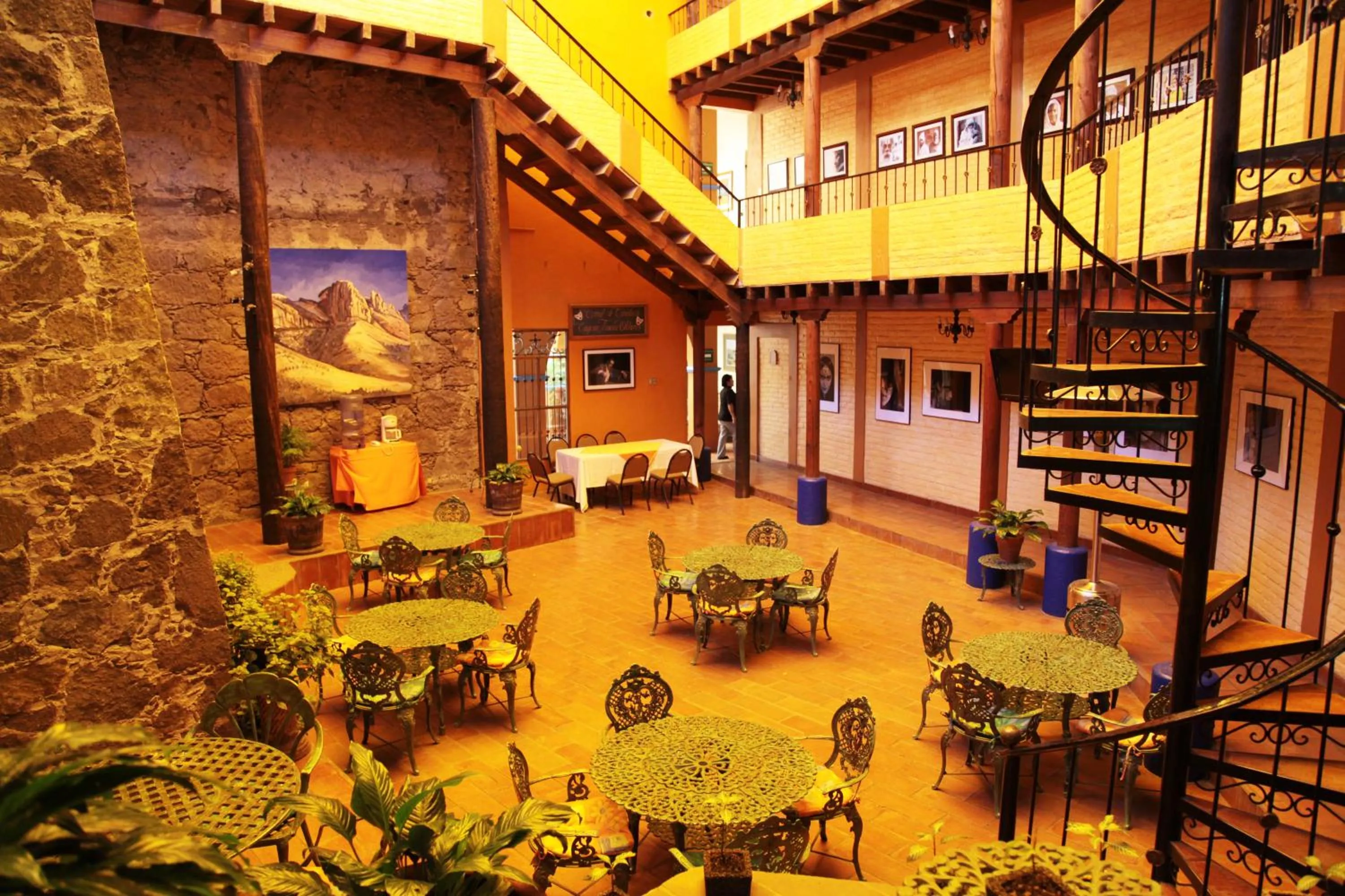 Restaurant/places to eat in El Meson de los Poetas