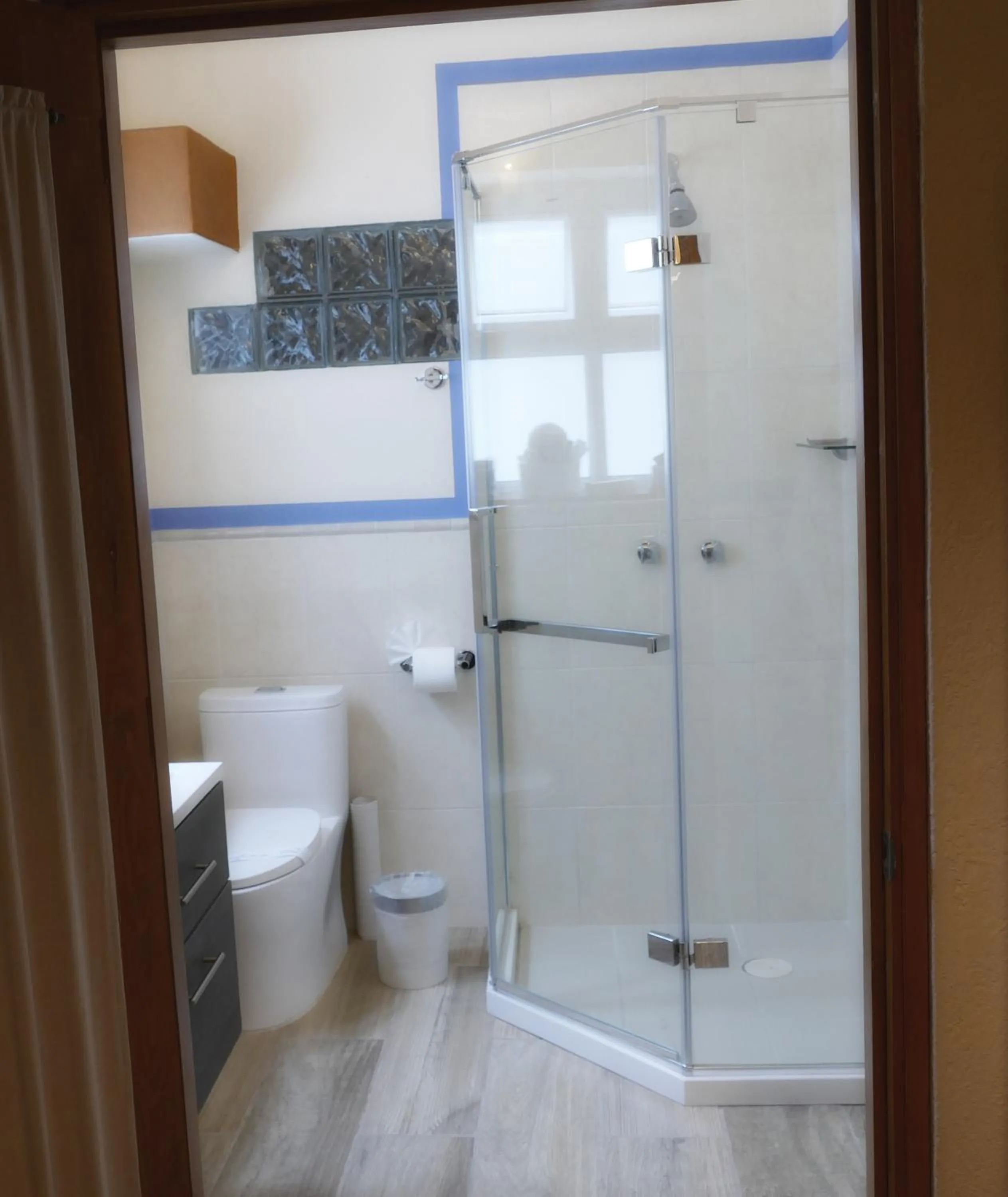 Toilet in El Meson de los Poetas