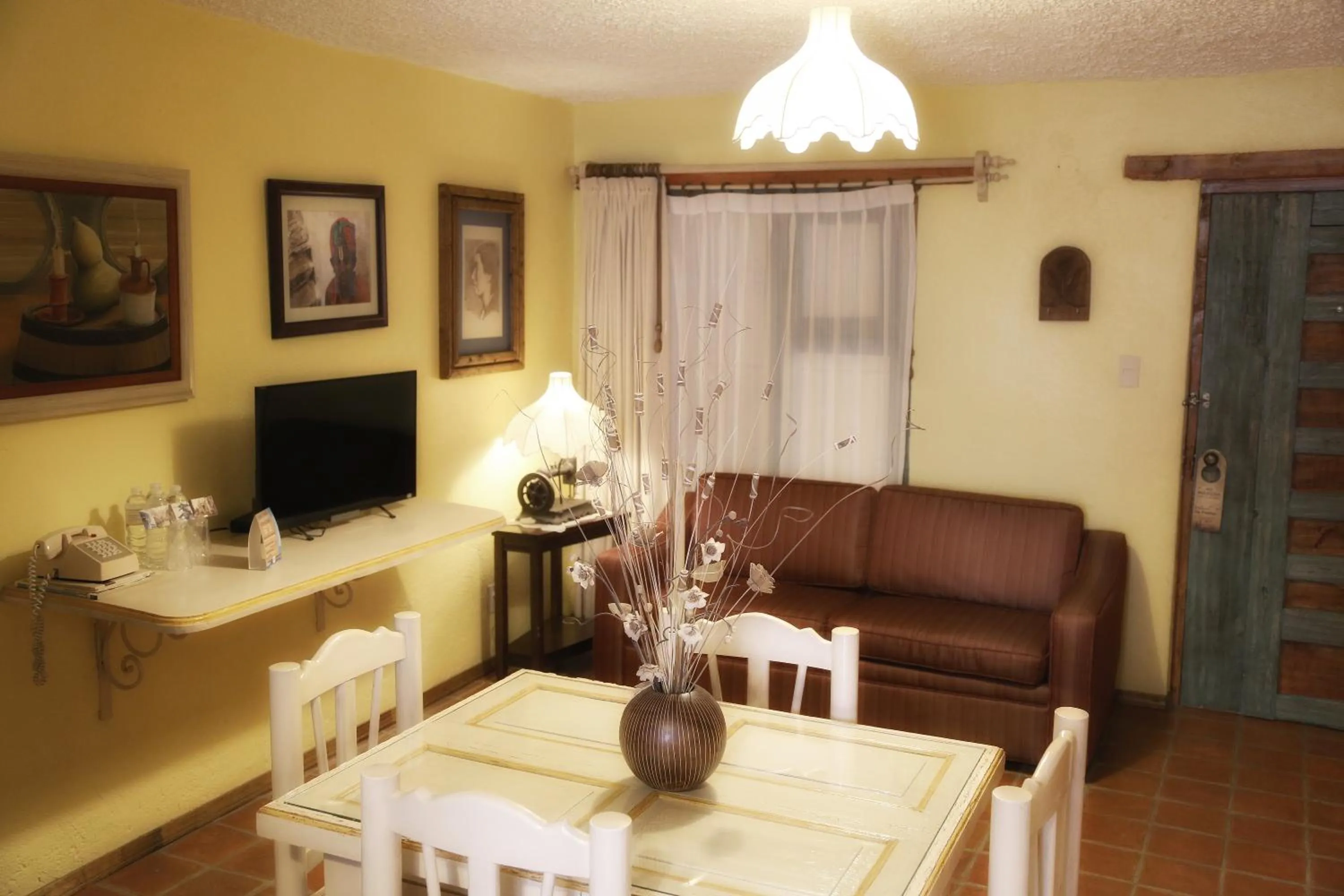 Decorative detail in El Meson de los Poetas