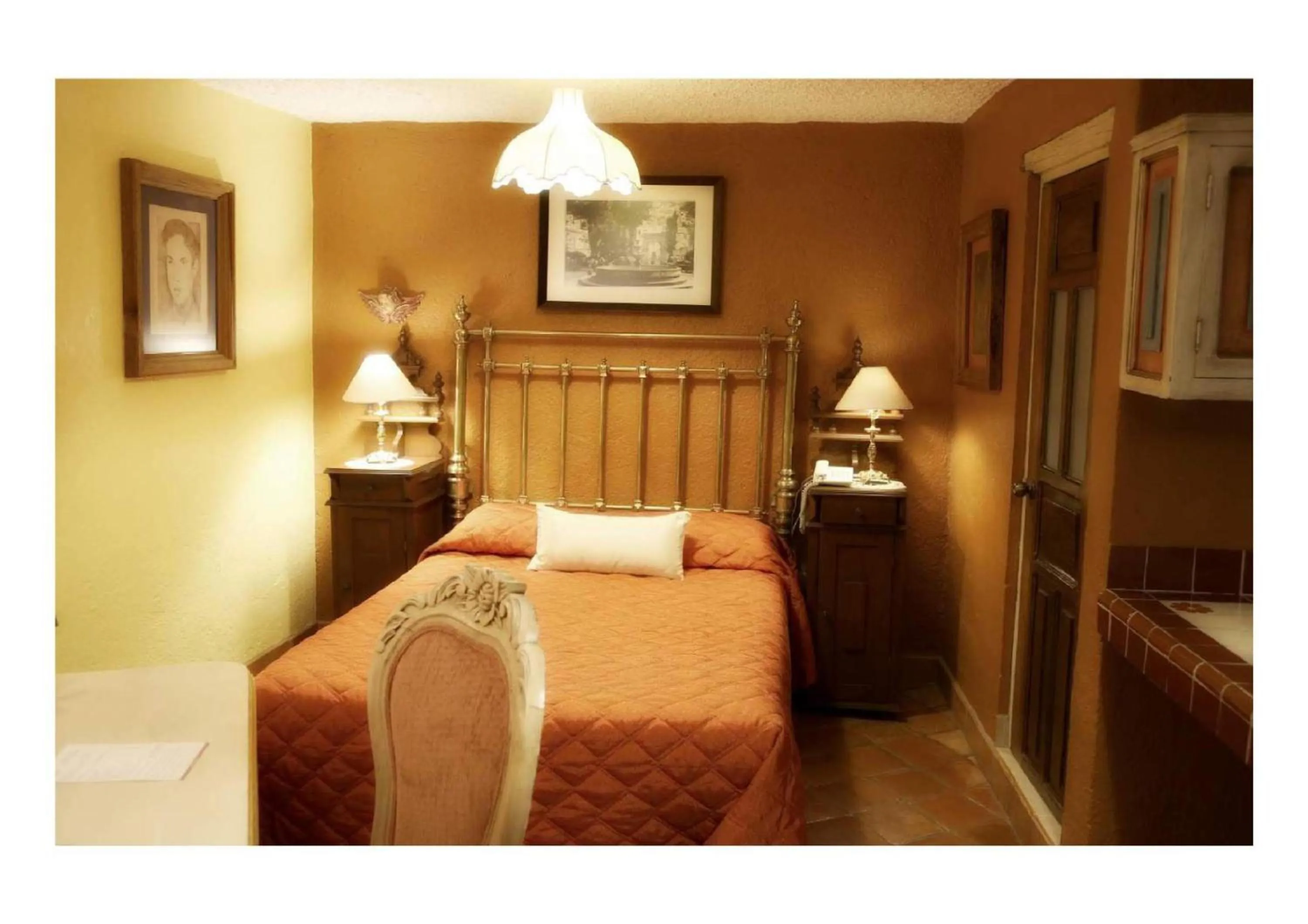 Bed in El Meson de los Poetas