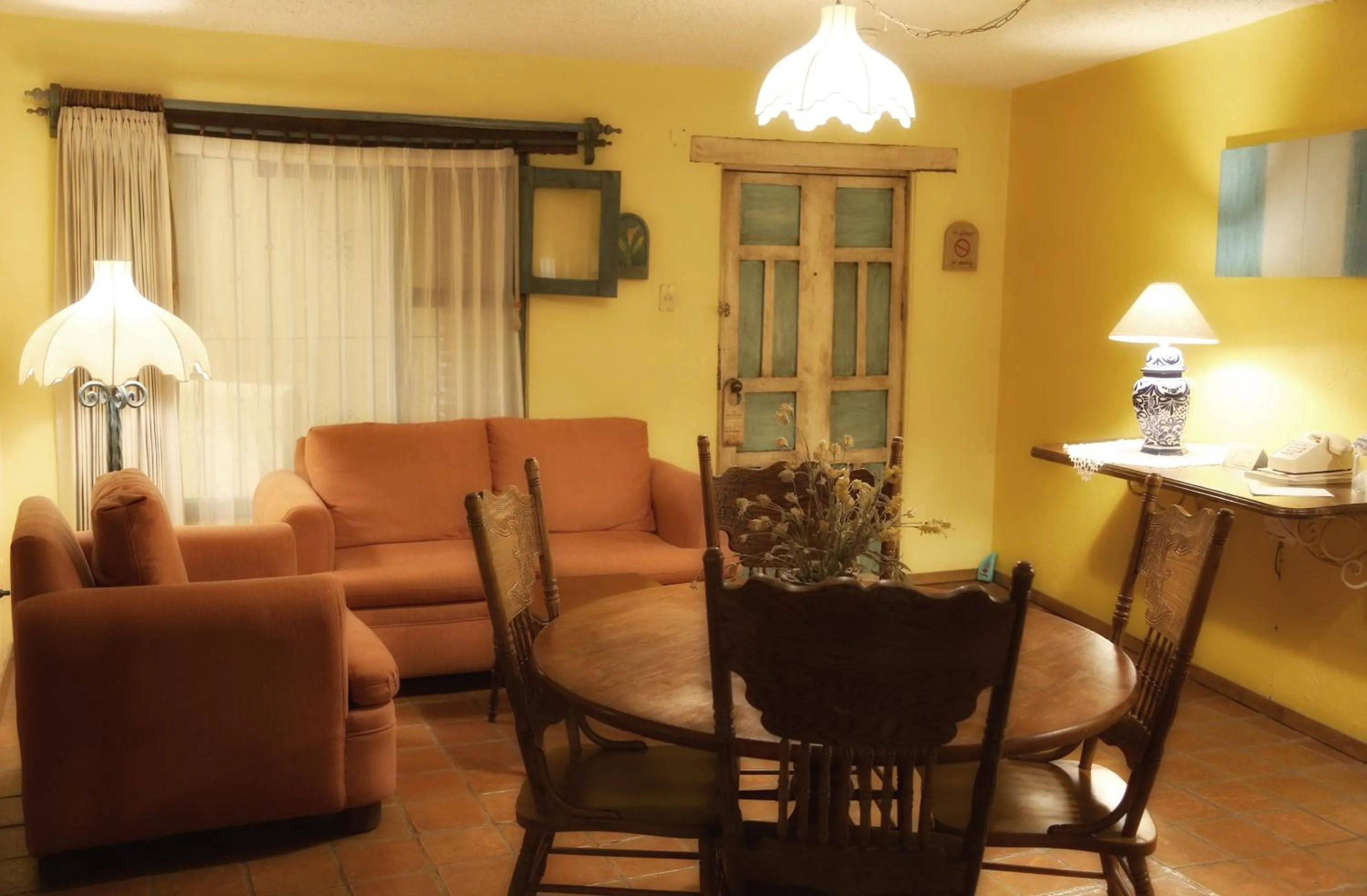 Decorative detail in El Meson de los Poetas