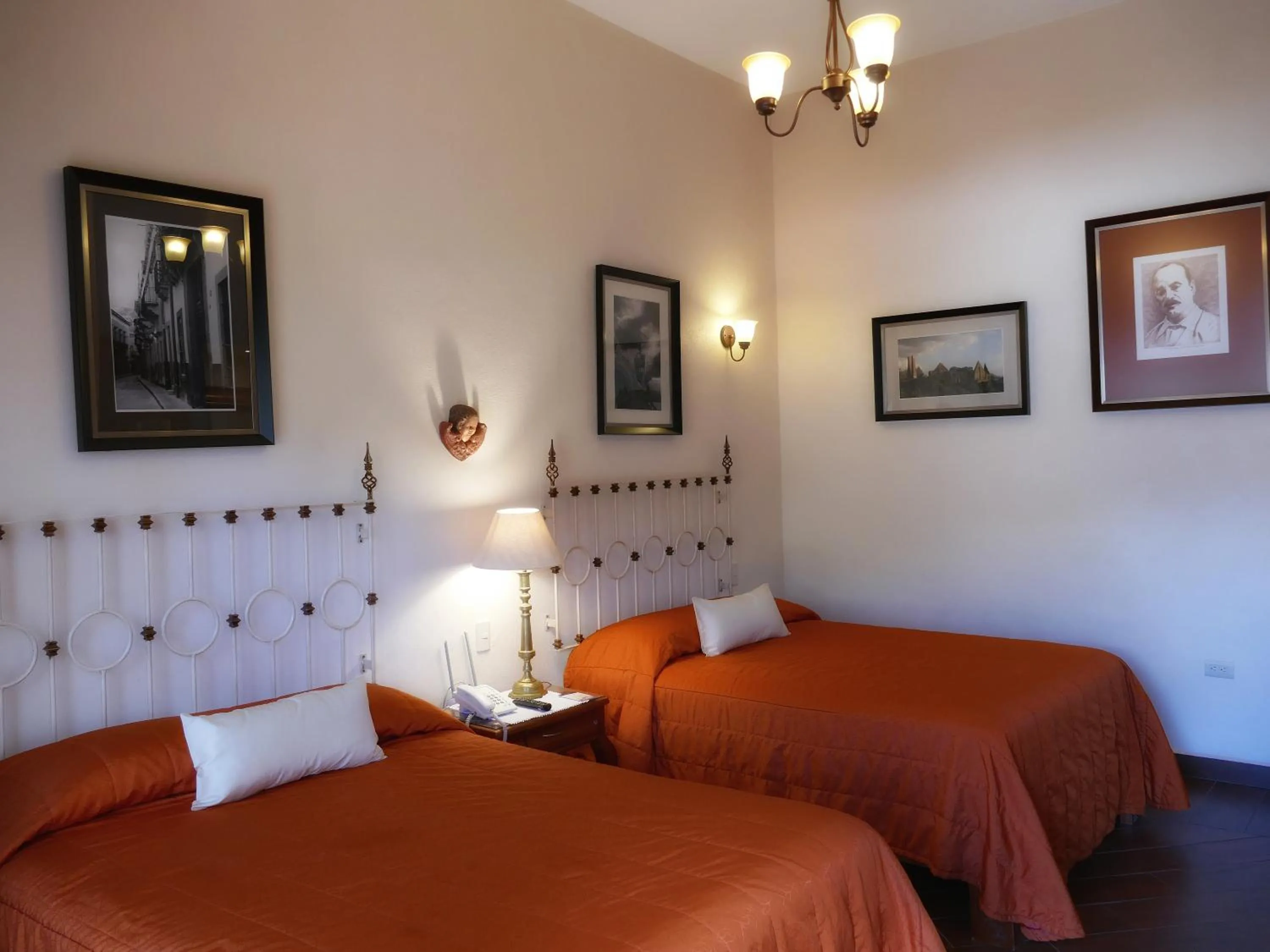 Photo of the whole room, Bed in El Meson de los Poetas