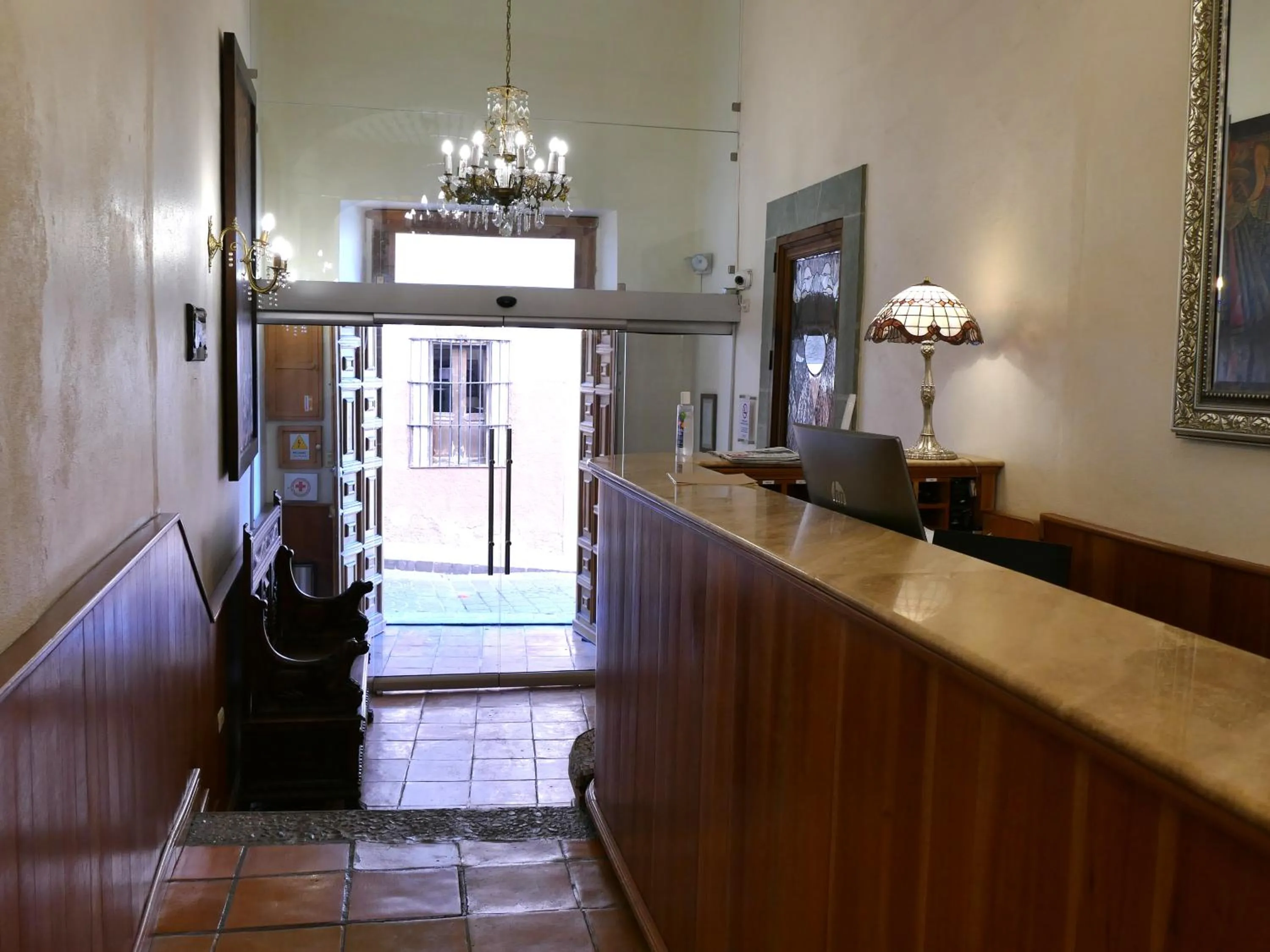 Lobby or reception in El Meson de los Poetas