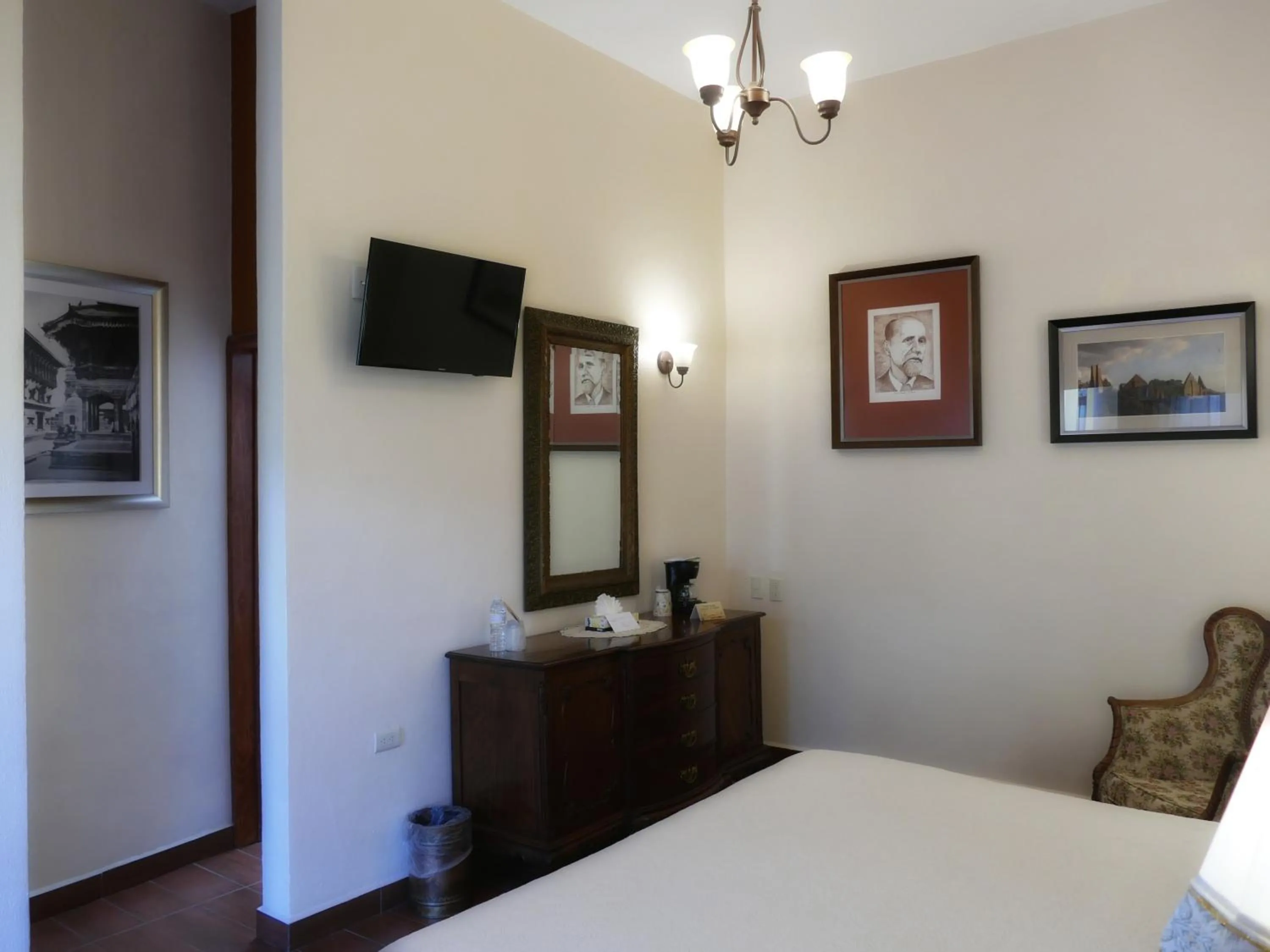 TV and multimedia, Bed in El Meson de los Poetas