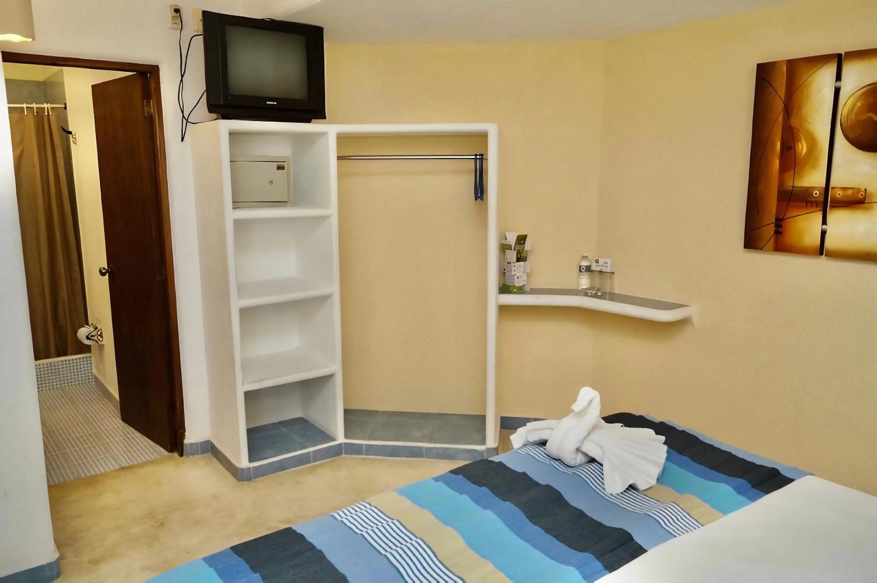 Bed in Hotel Bahia Huatulco