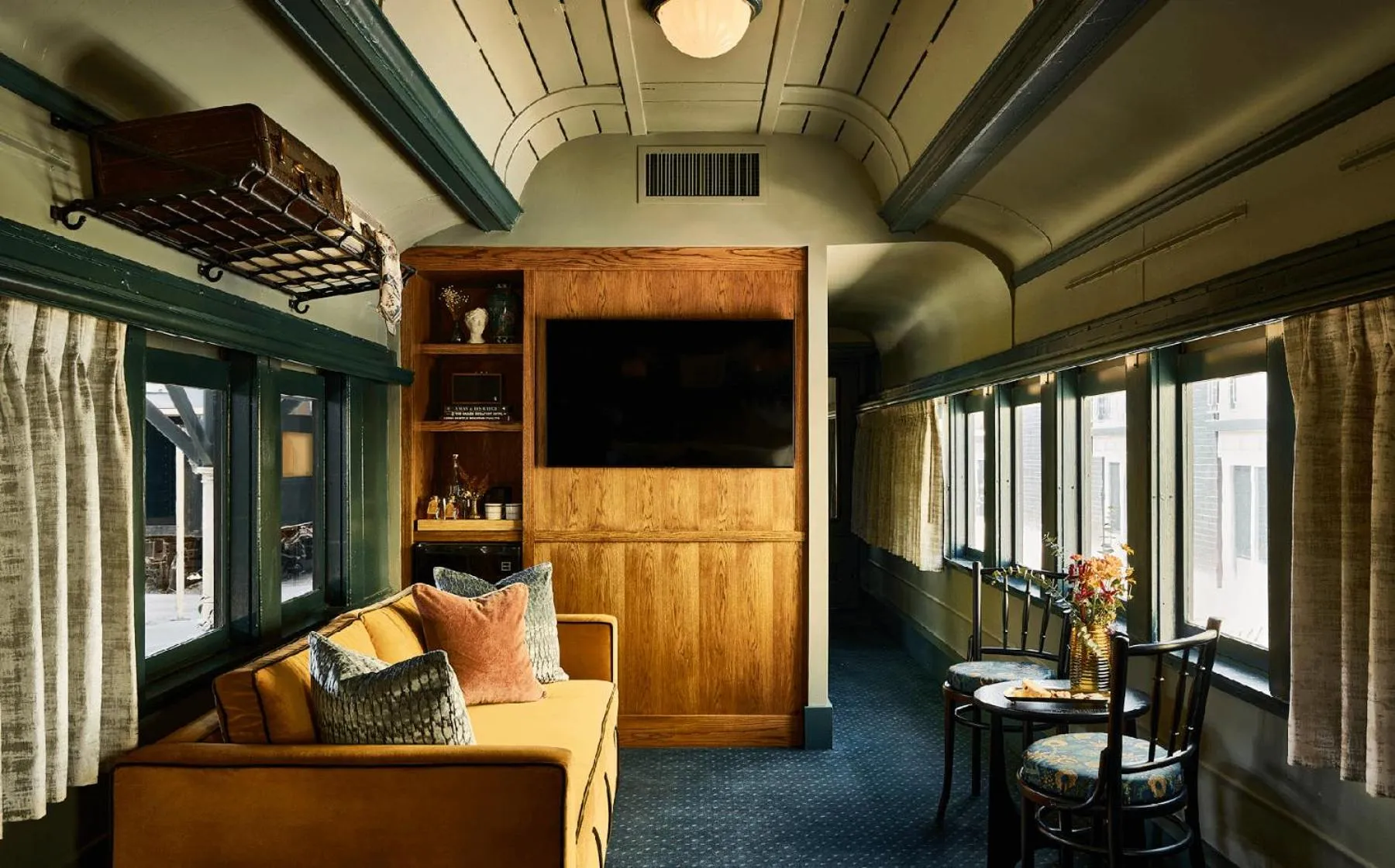 TV and multimedia in The Hotel Chalet at The Choo Choo