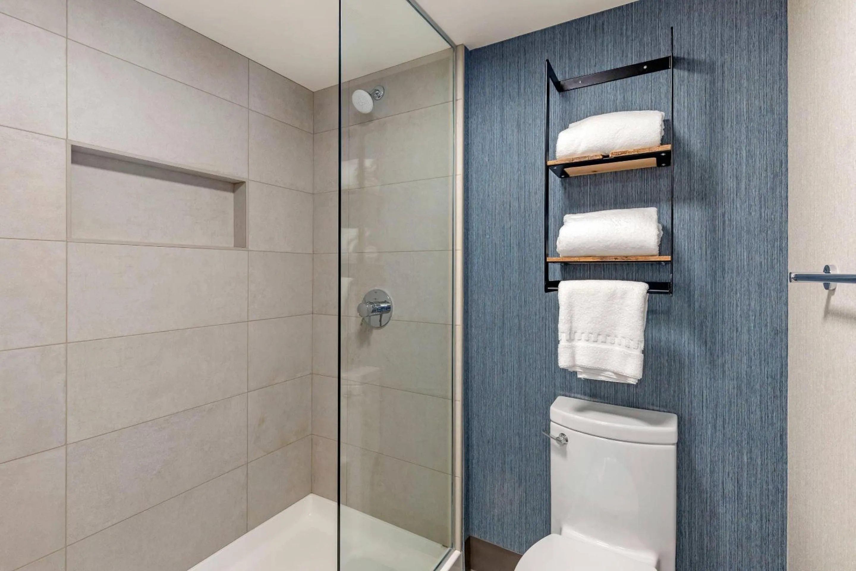 Bedroom in The Gibson Hotel Great Falls, an Ascend Collection Hotel