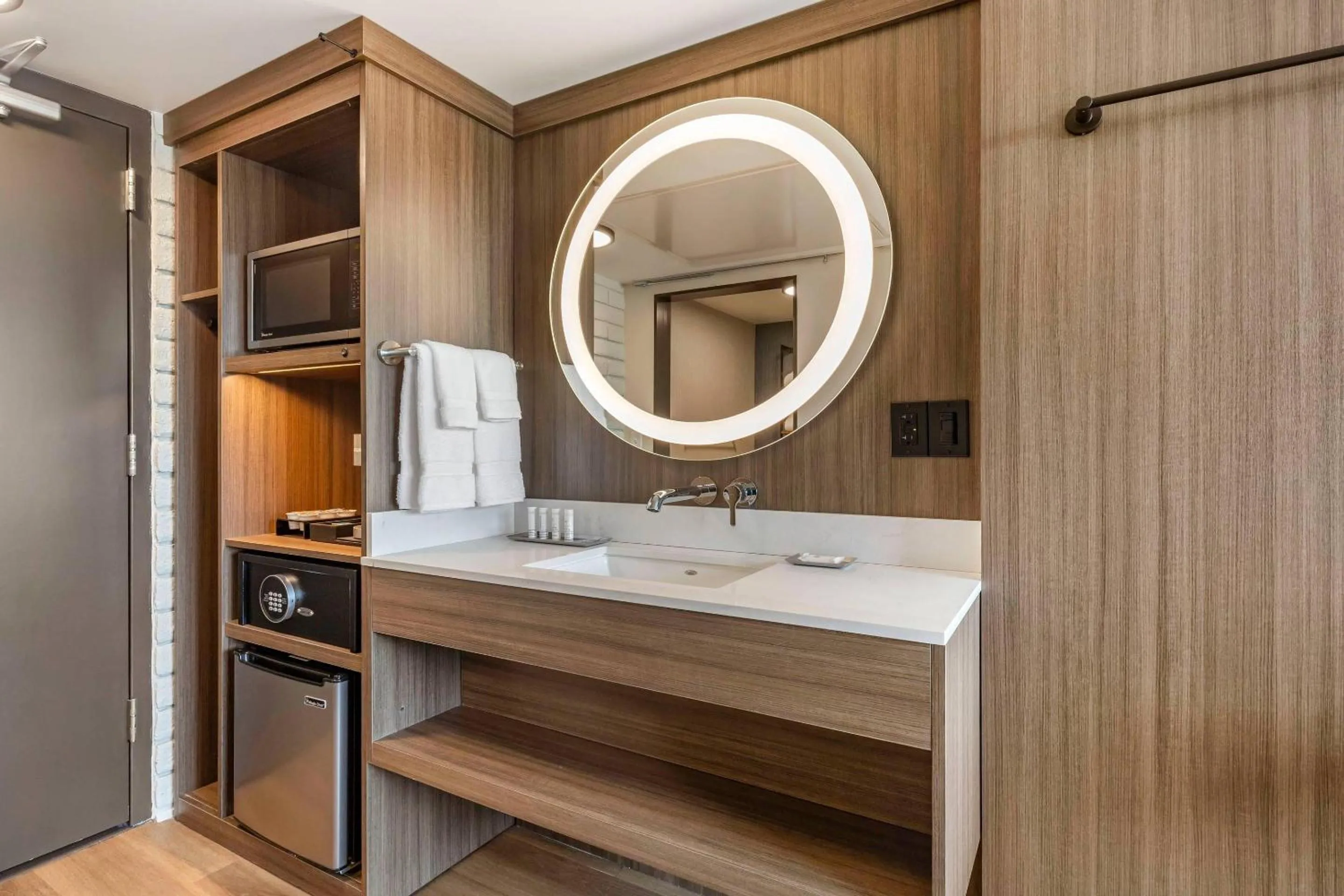 Bedroom in The Gibson Hotel Great Falls, an Ascend Collection Hotel