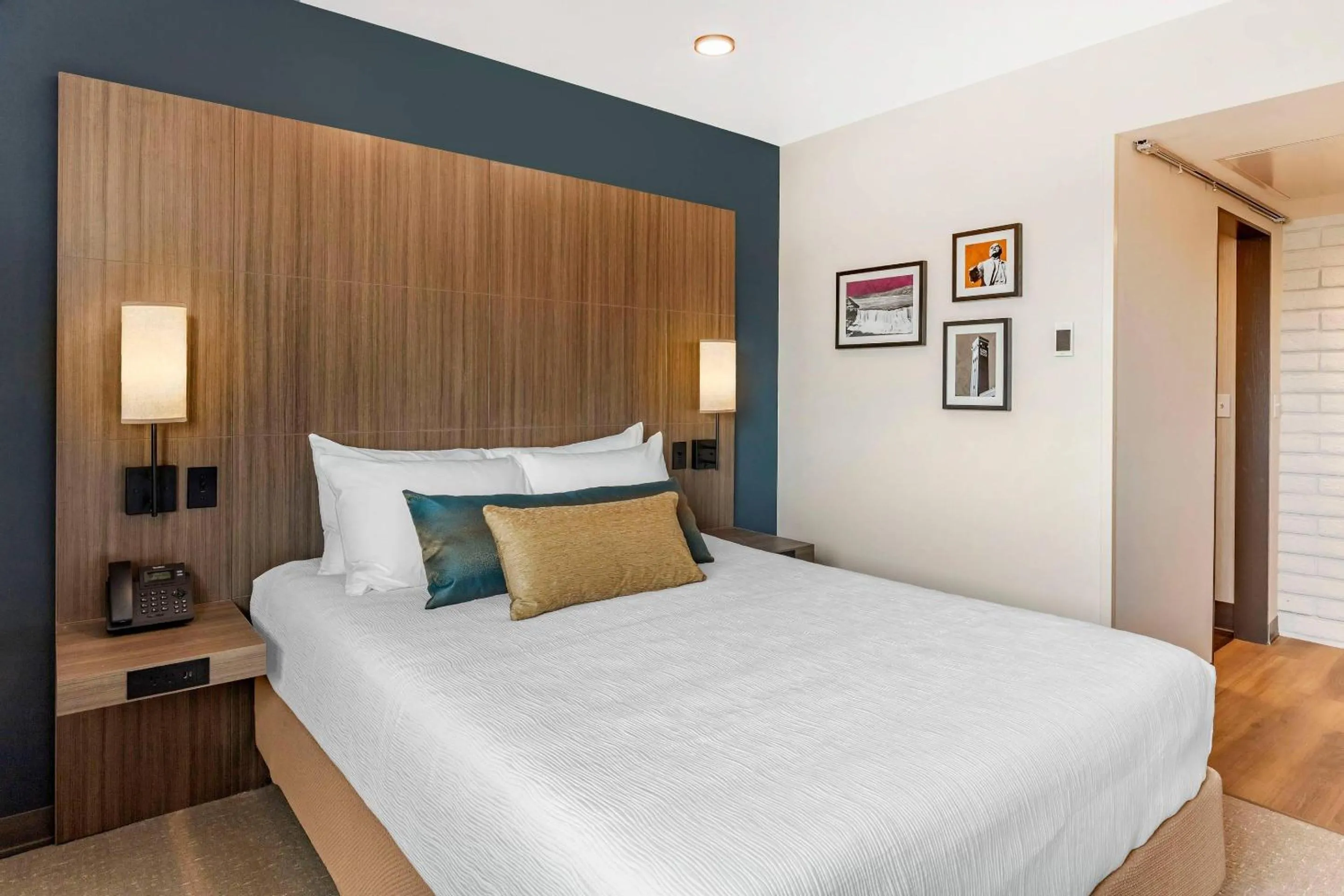 Bedroom, Bed in The Gibson Hotel Great Falls, an Ascend Collection Hotel