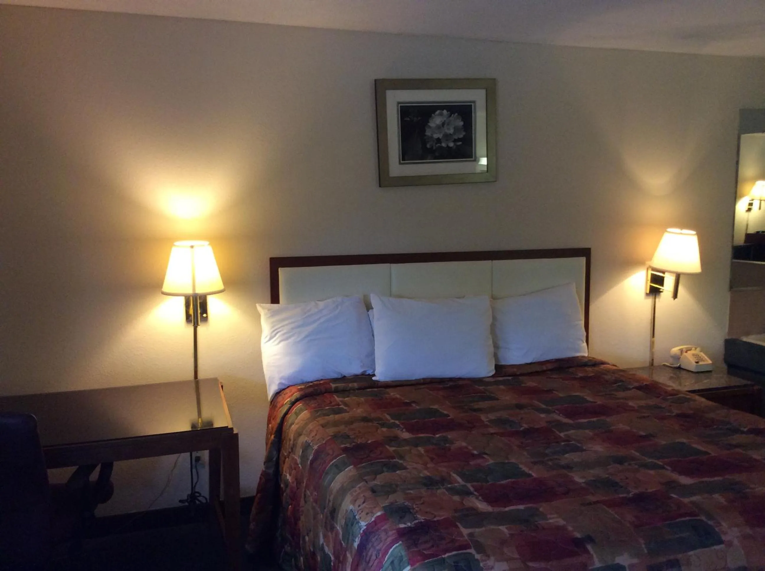 Bed in America's Best Inn - York