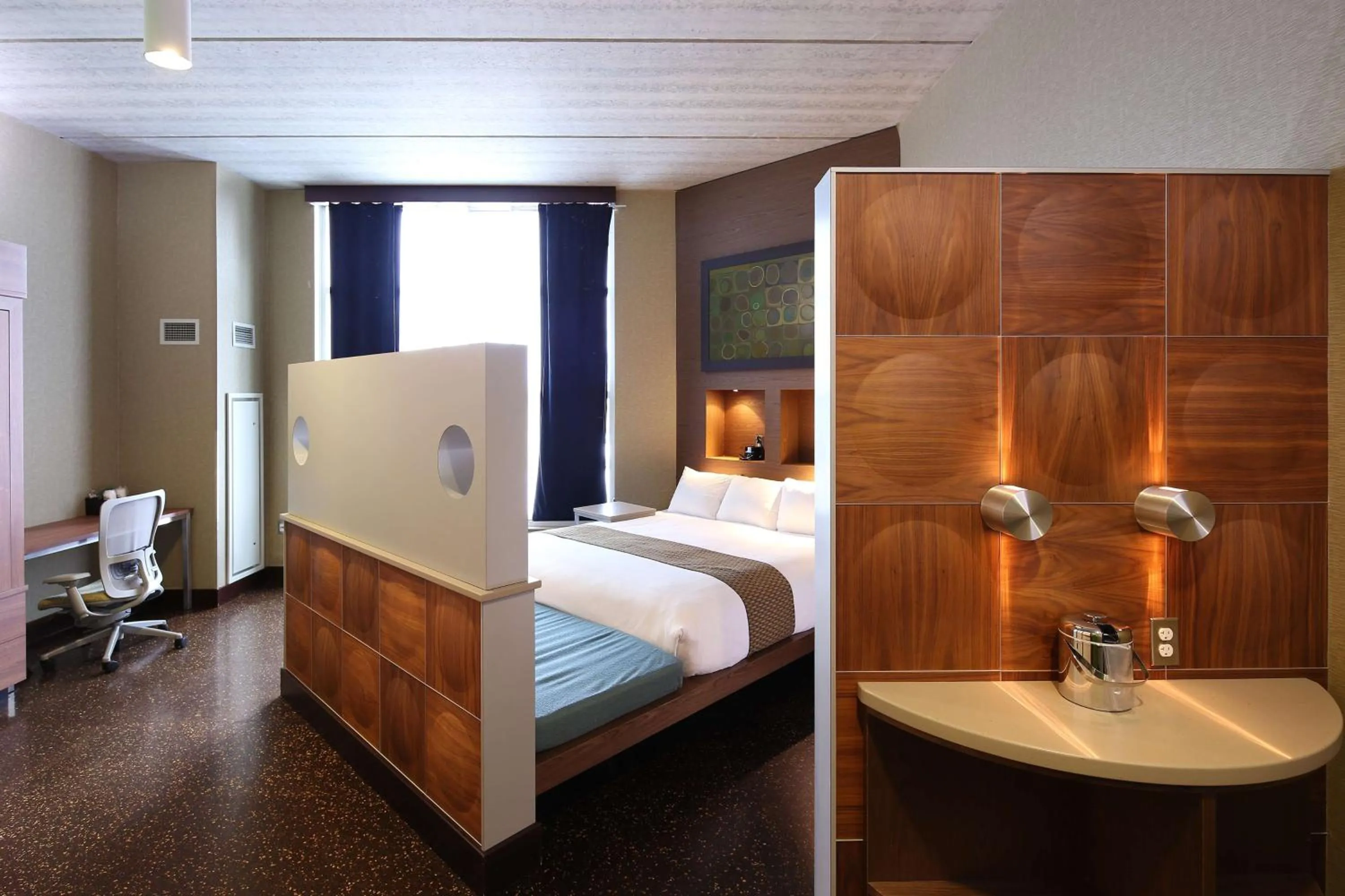 Bedroom, Bed in Tulyp, Tapestry Collection by Hilton