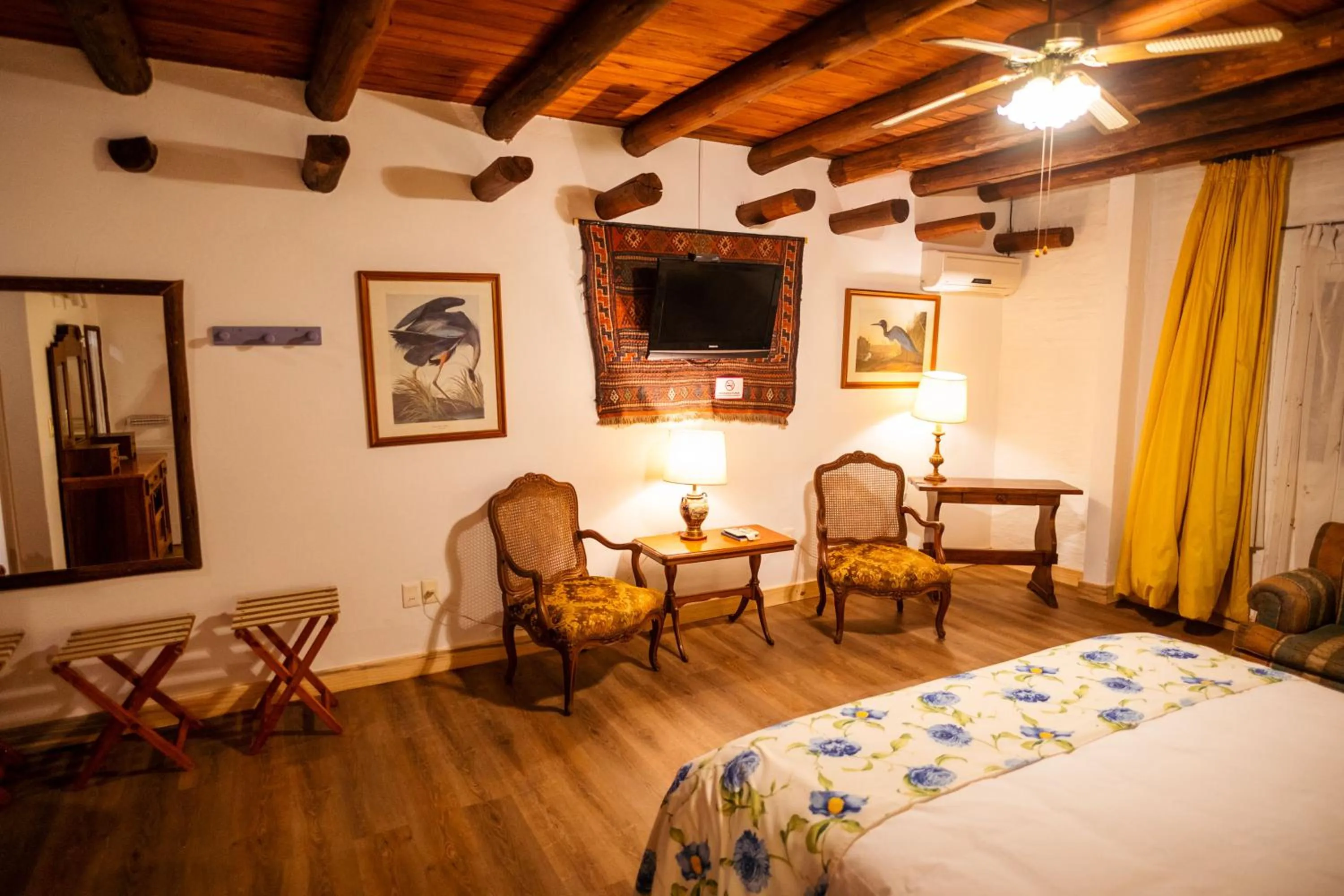Property building, Bed in Hotel La Castellana