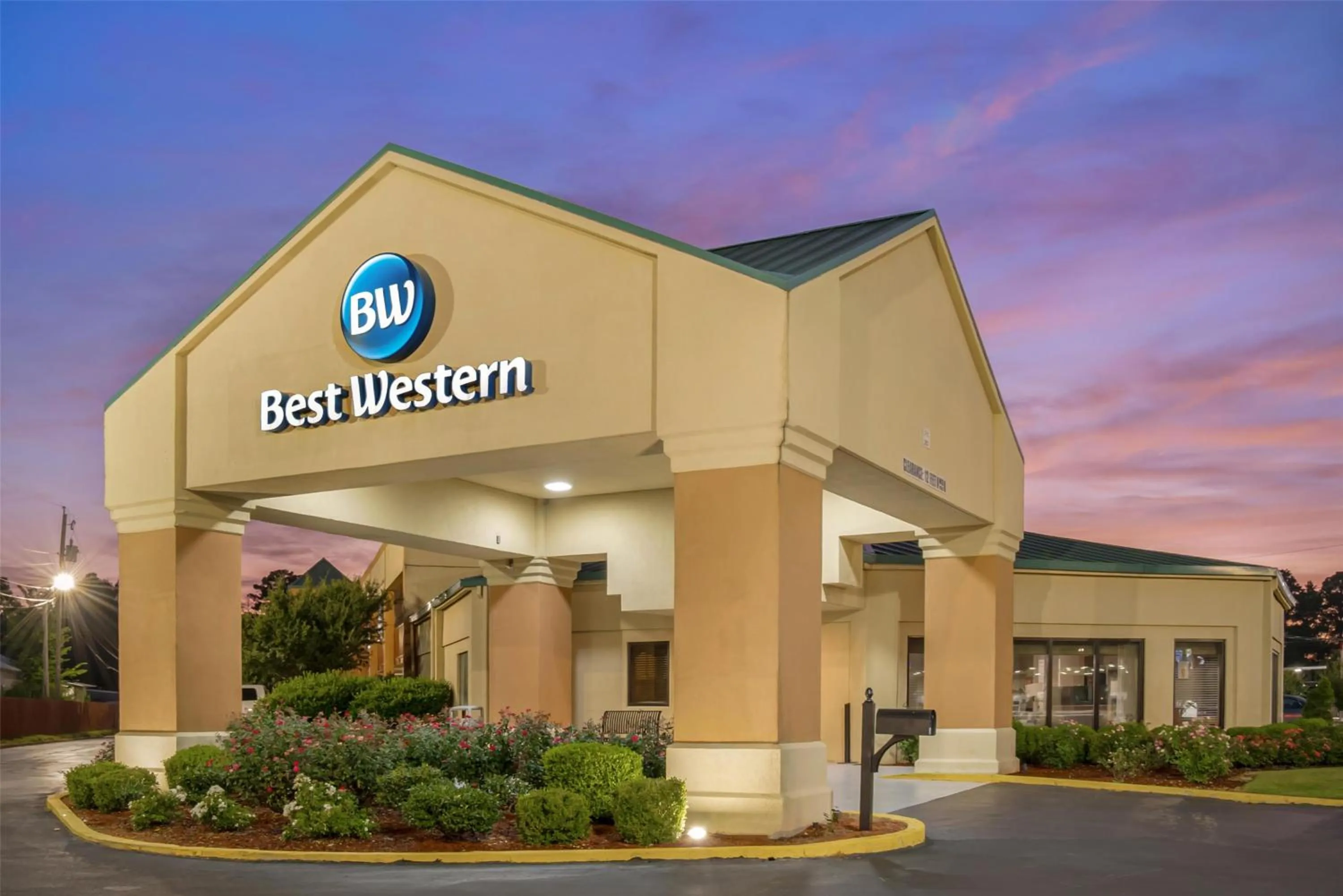 Property building in Best Western Airport Inn