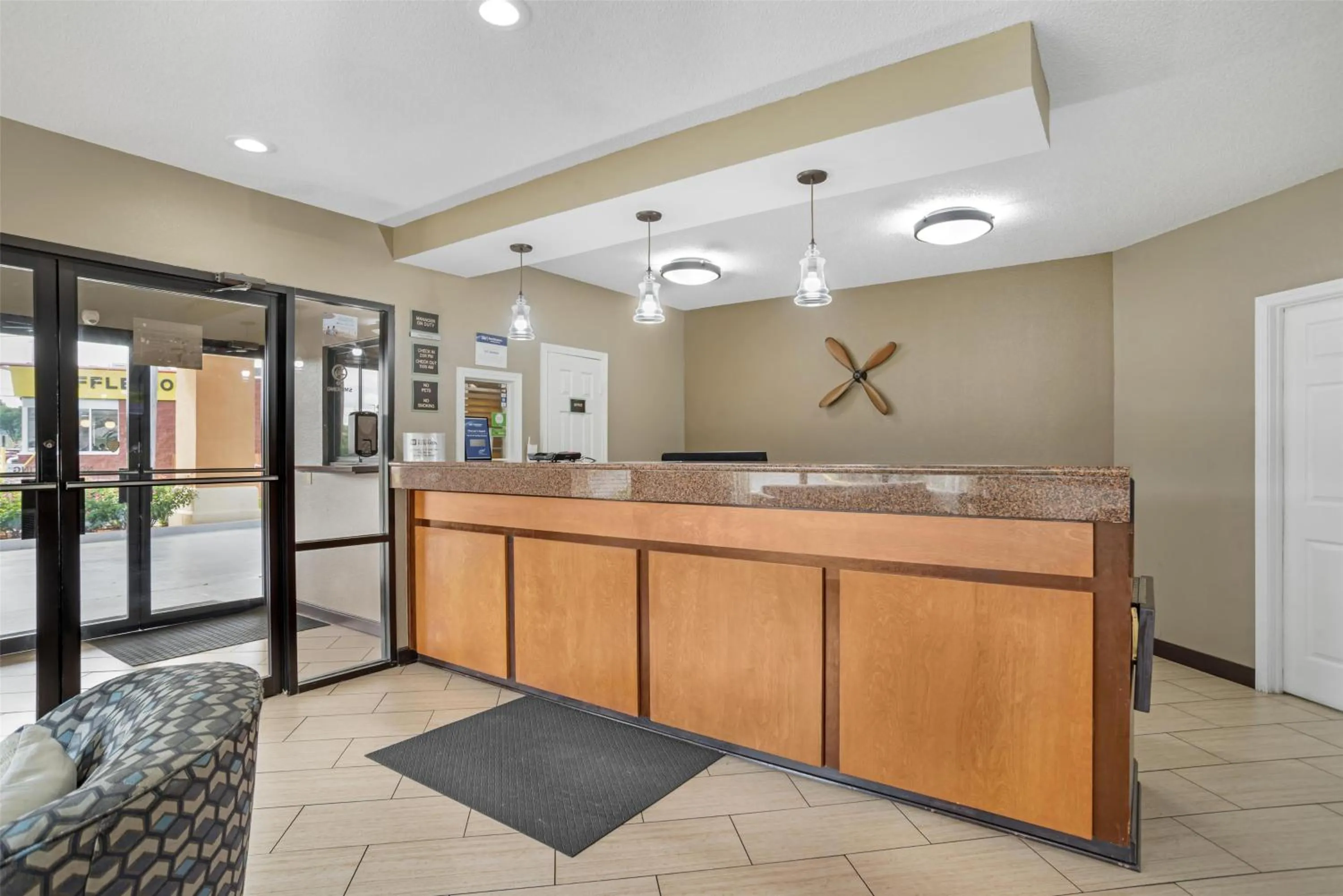 Lobby or reception in Best Western Airport Inn