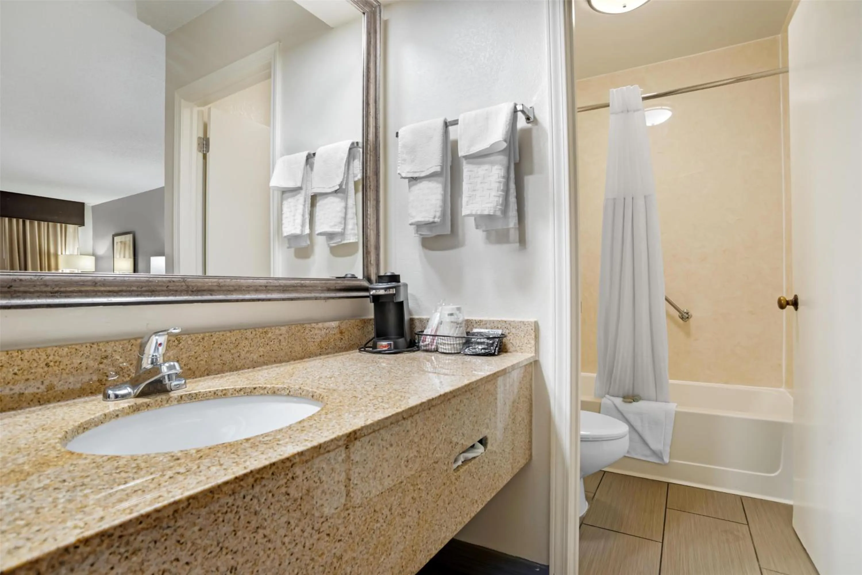 Bathroom in Best Western Airport Inn