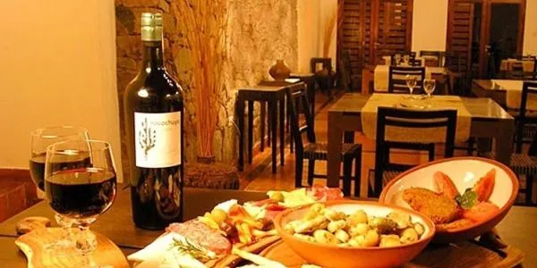 Restaurant/places to eat in Hotel Iruya