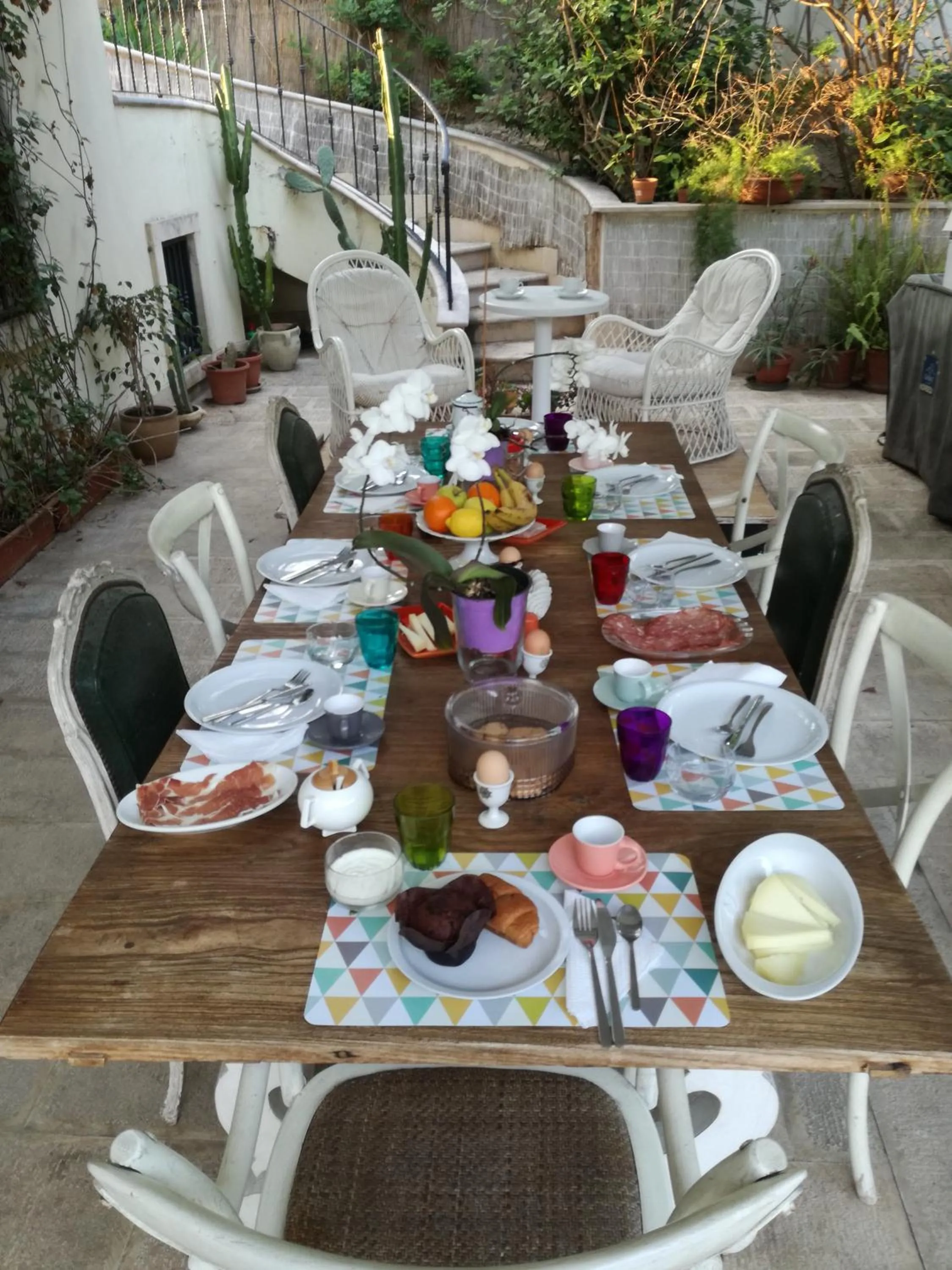 Breakfast in The Orange Groove