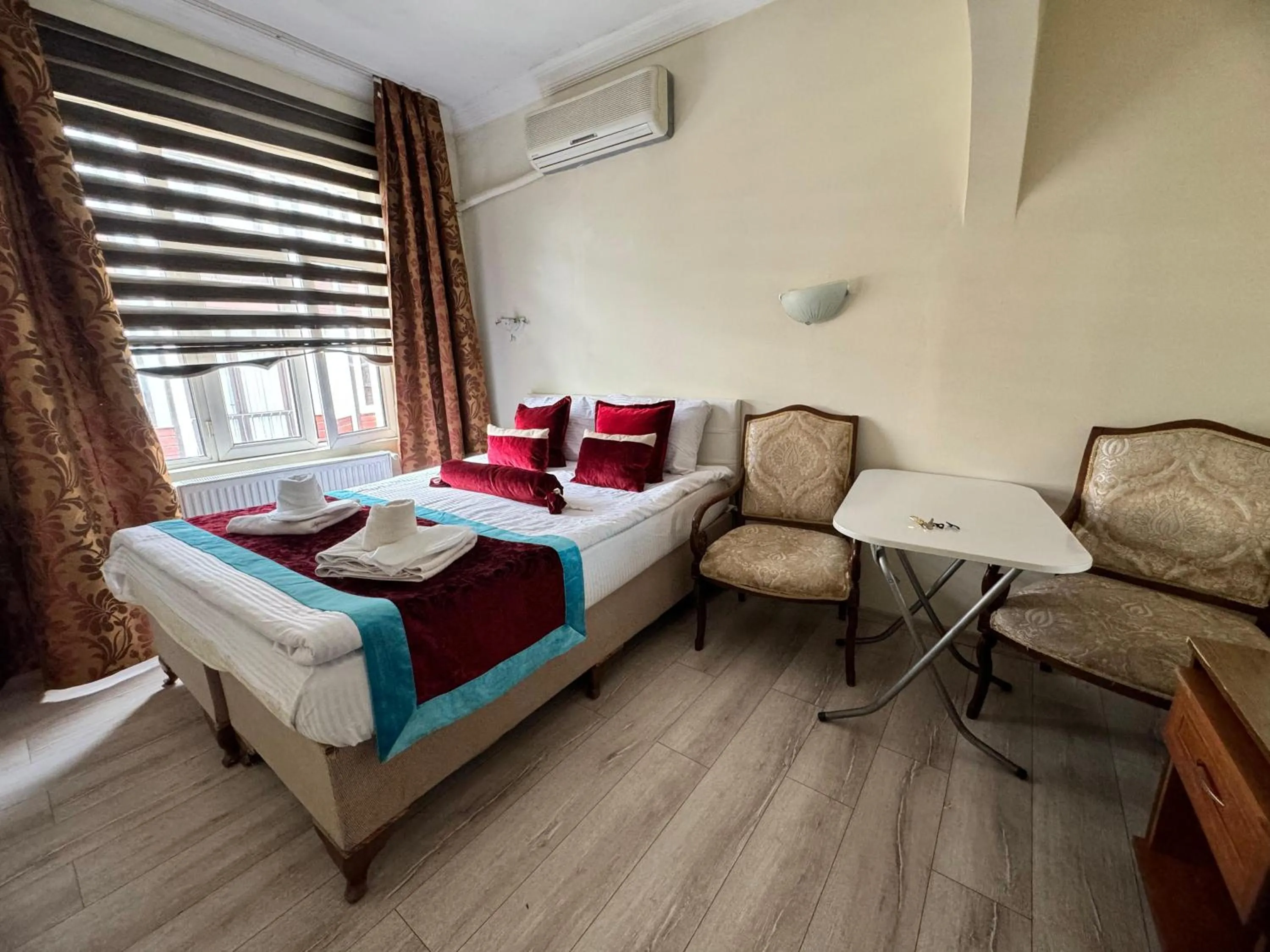 Property building, Bed in Happy Suite Boutique Hotel