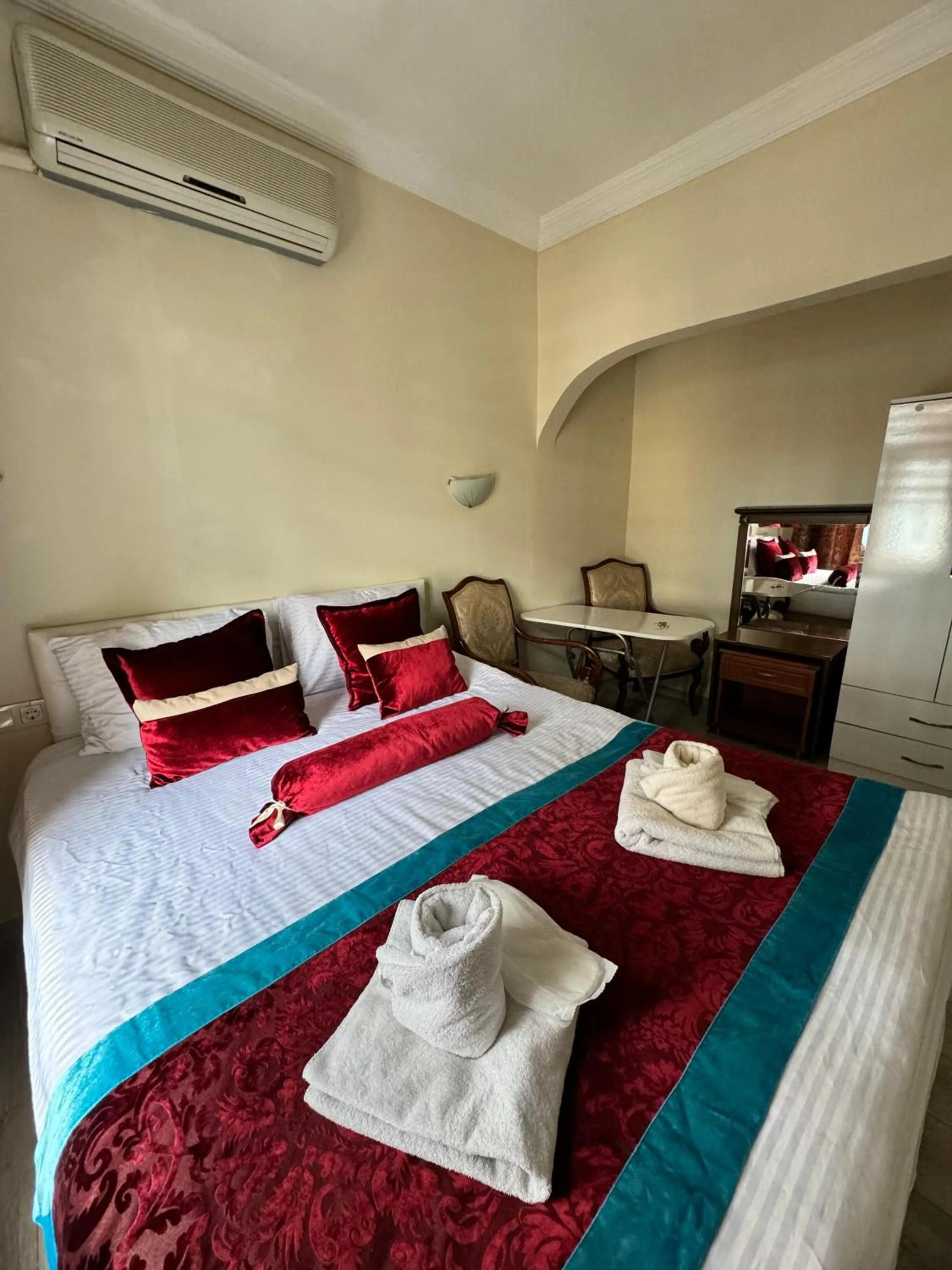 Property building, Bed in Happy Suite Boutique Hotel
