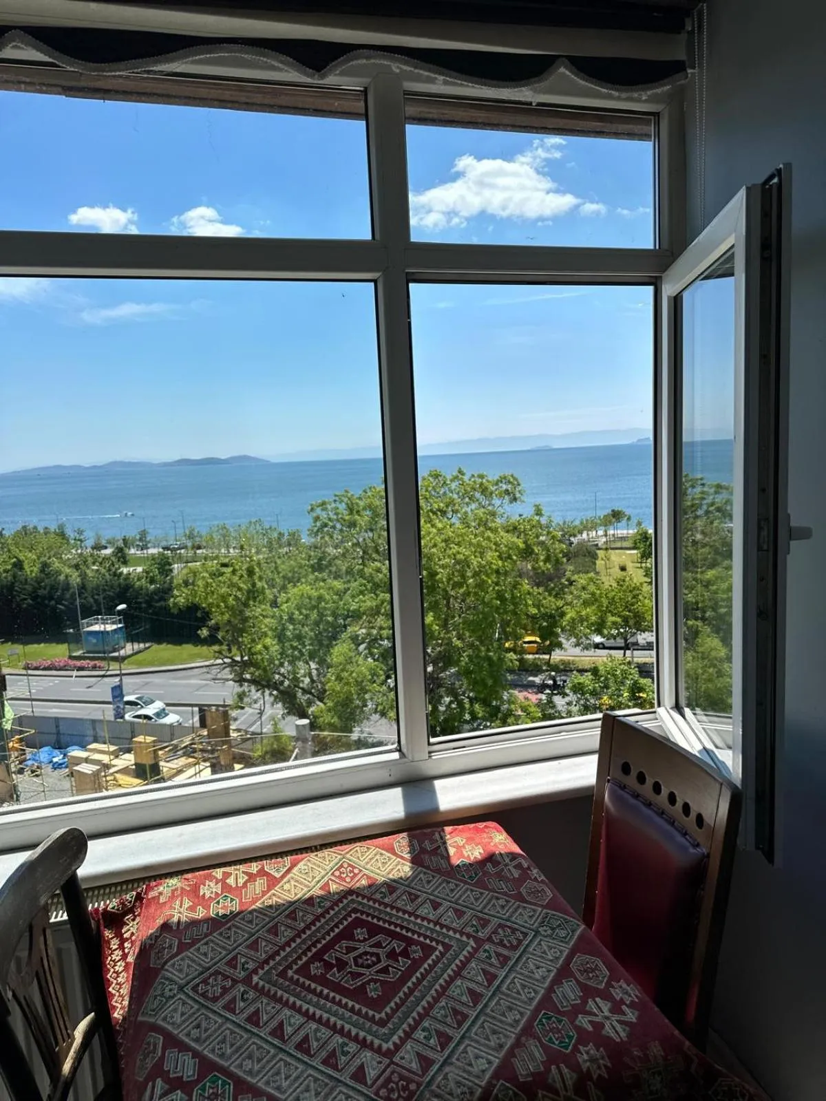 Property building in Happy Suite Boutique Hotel