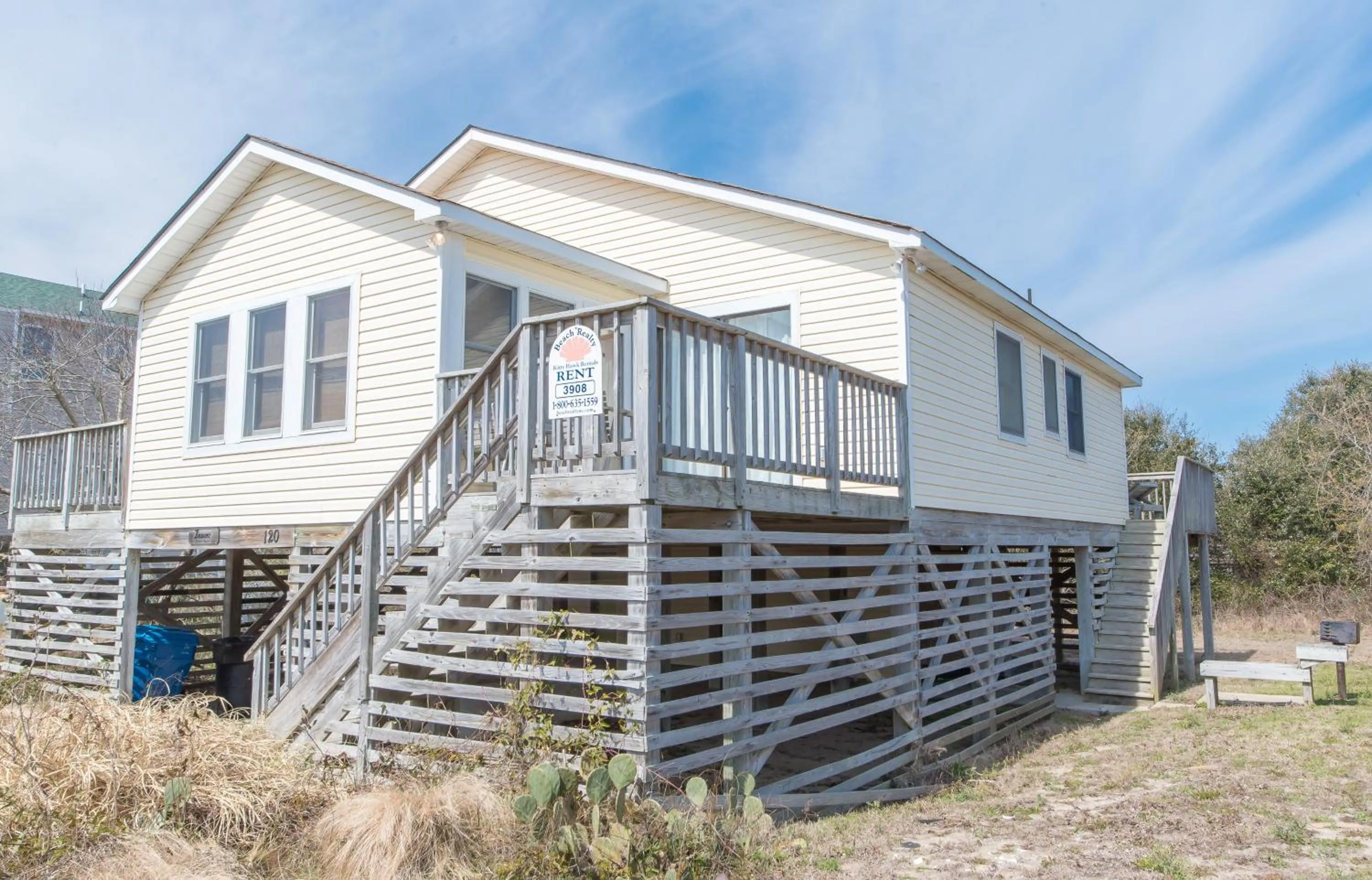 Bowen. Hot Tub, Pets OK, Well Maintained, Short Walk to Beach, WiFi