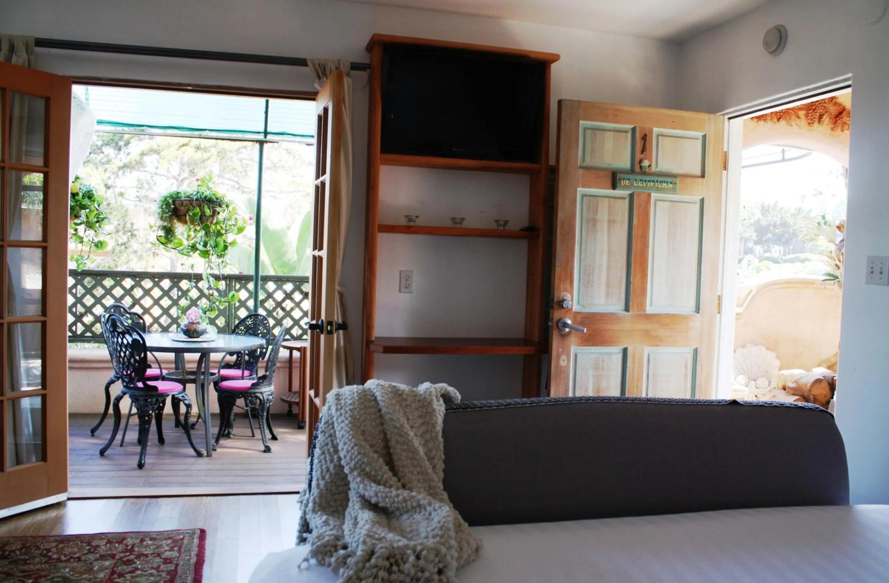 Day in Les Artistes Inn