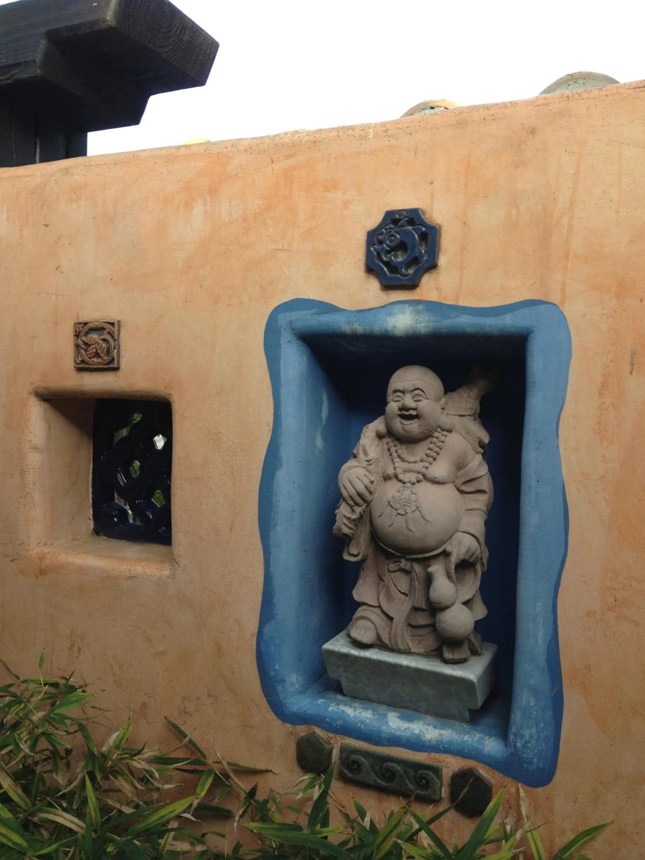 Decorative detail in Les Artistes Inn