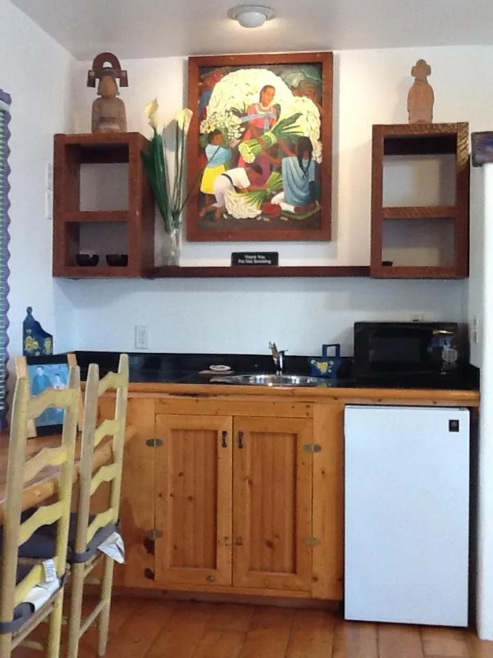 Kitchen or kitchenette in Les Artistes Inn